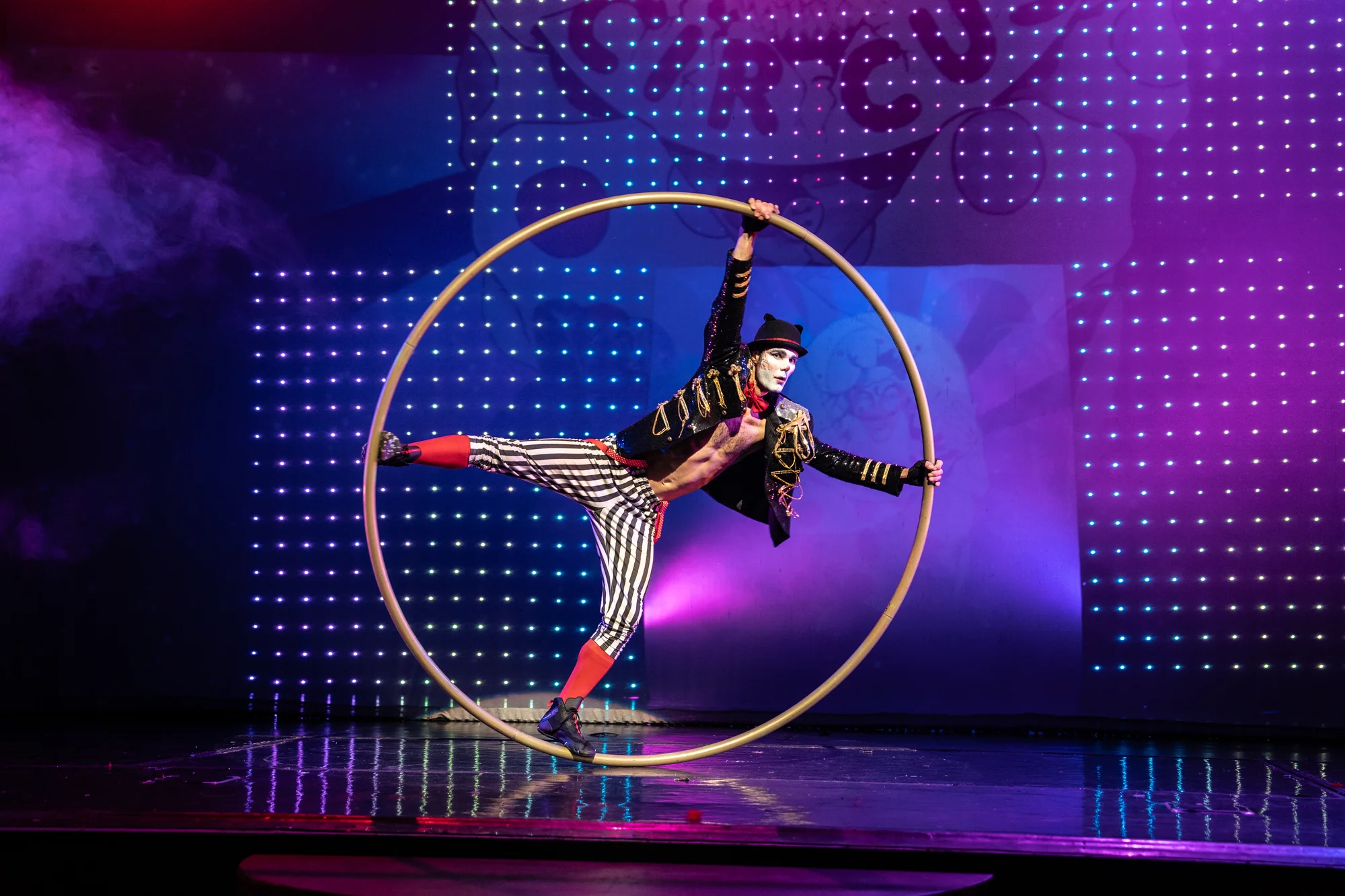 Večer plný umění, zábavy a elegance: vstupenka na Czech Cabaret Show v divadle Hybernia