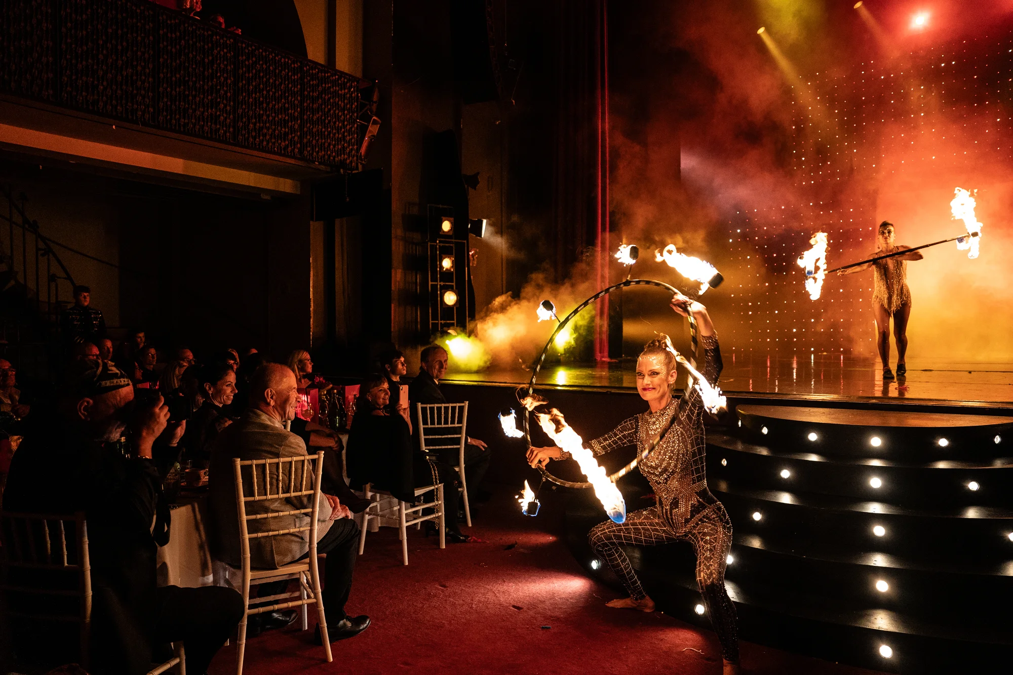 Večer plný umění, zábavy a elegance: vstupenka na Czech Cabaret Show v divadle Hybernia