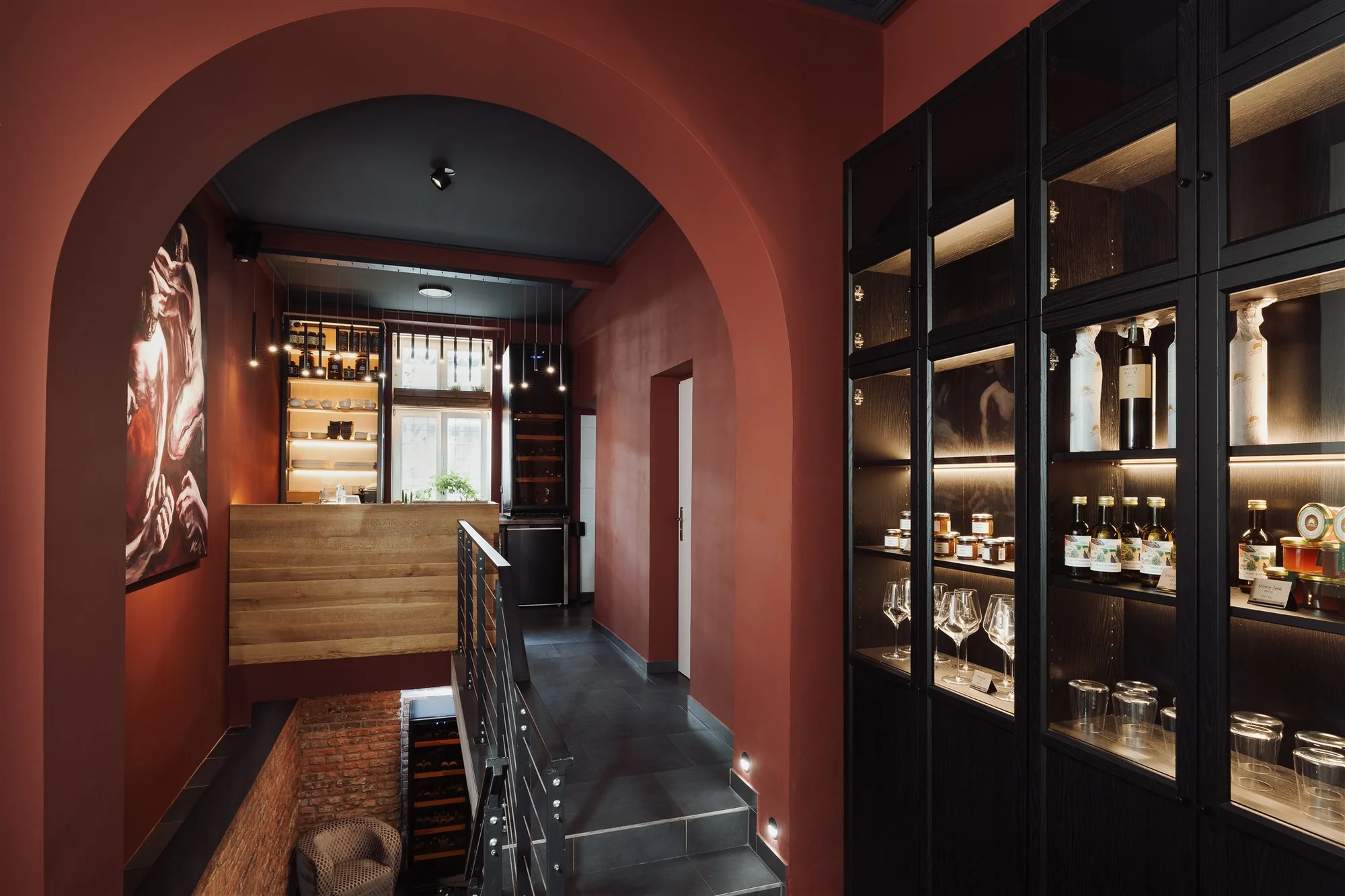 Tapas i degustace vín nebo nabitá karta do winebaru na Vinohradech pro 2 osoby
