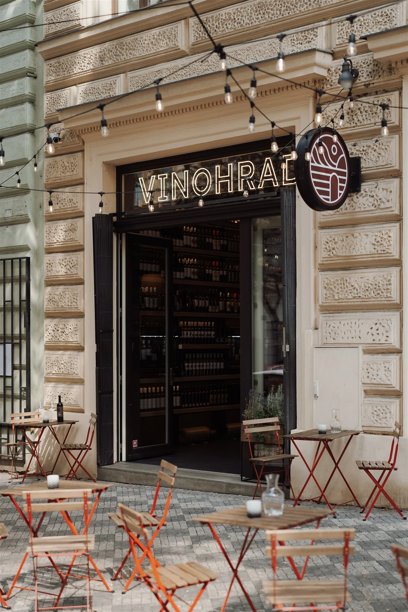 Tapas i degustace vín nebo nabitá karta do winebaru na Vinohradech pro 2 osoby