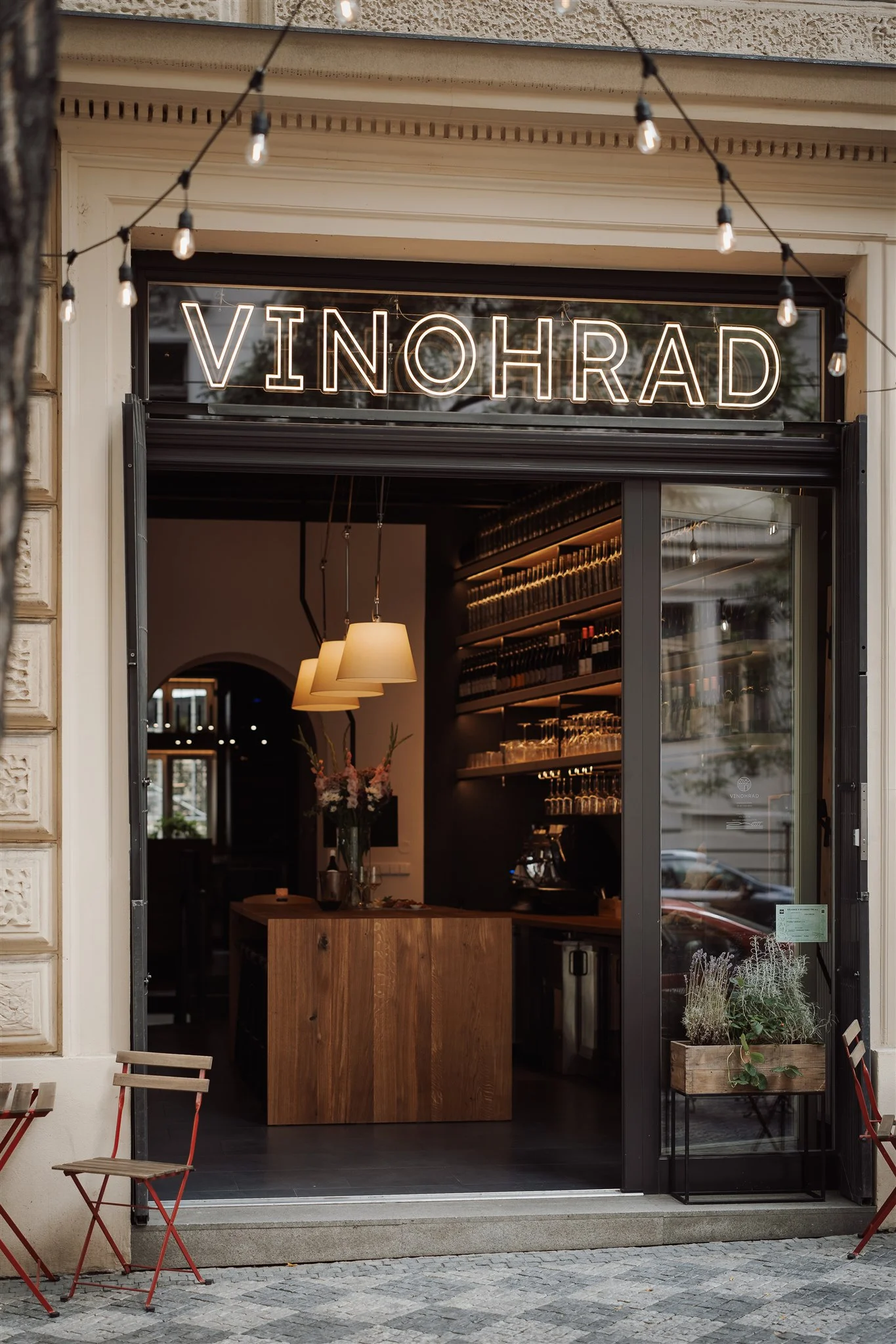 Tapas i degustace vín nebo nabitá karta do winebaru na Vinohradech pro 2 osoby