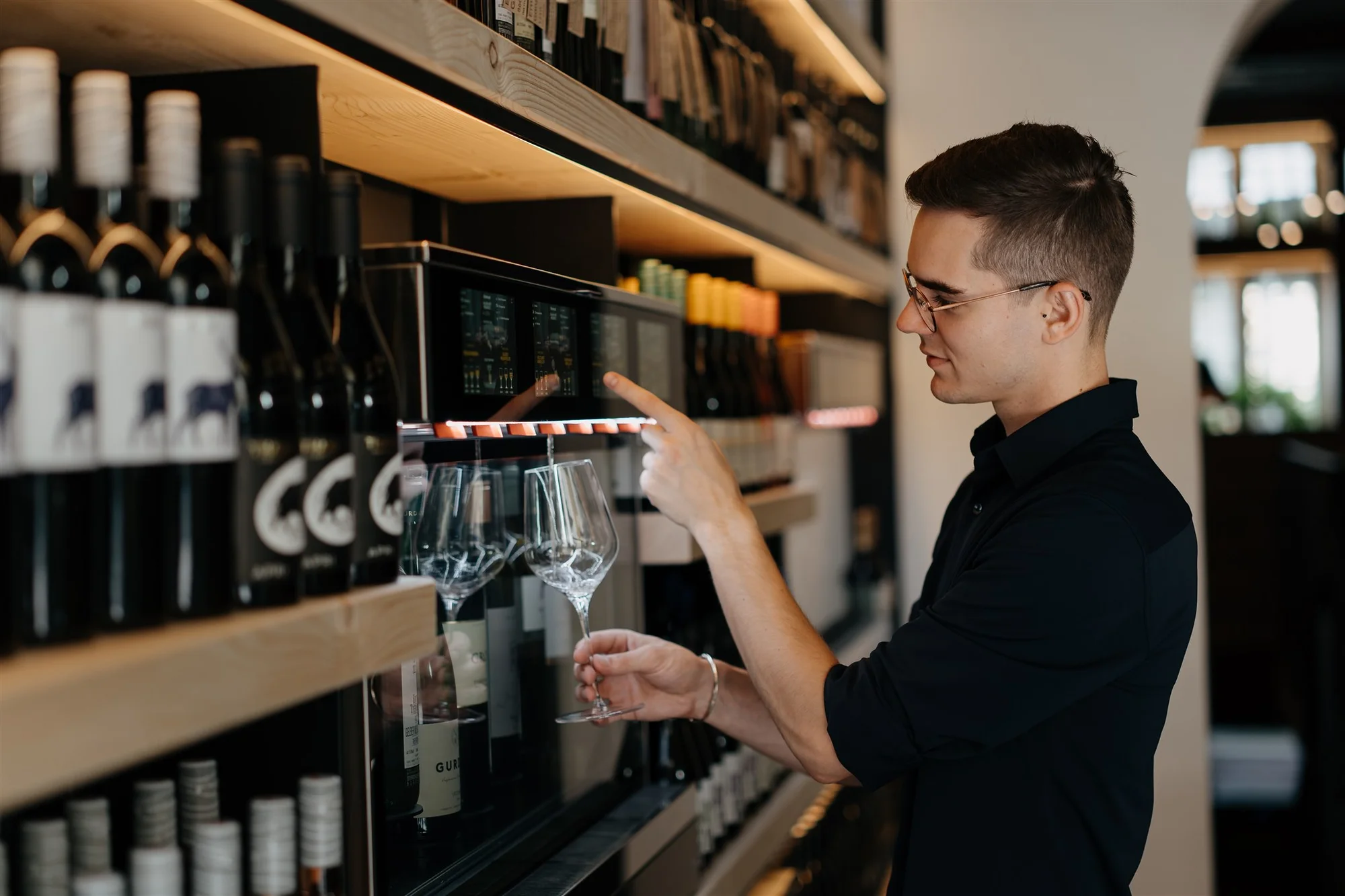 Tapas i degustace vín nebo nabitá karta do winebaru na Vinohradech pro 2 osoby