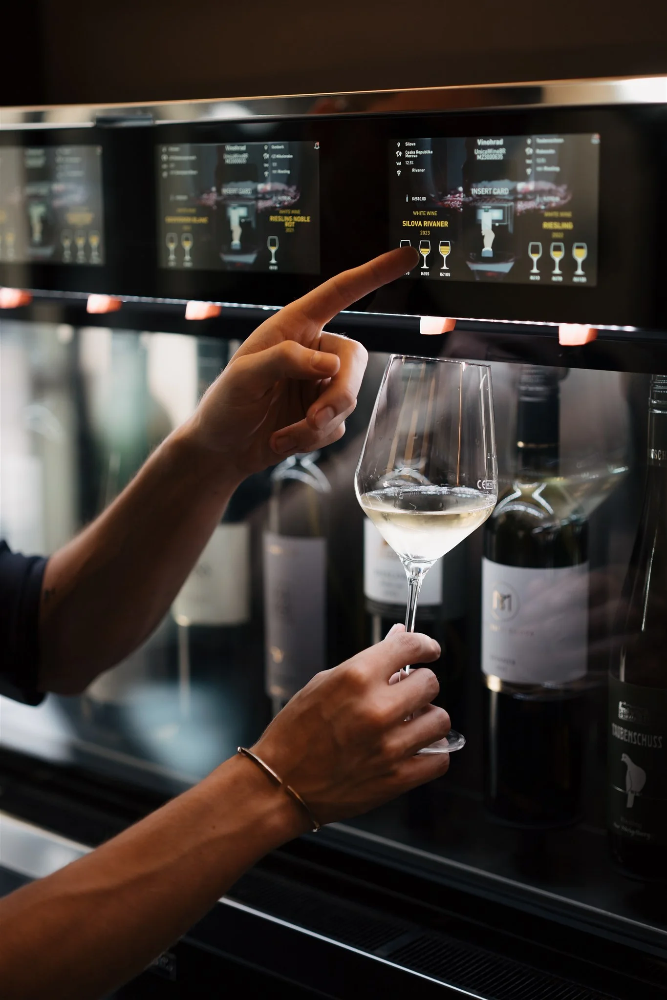 Tapas i degustace vín nebo nabitá karta do winebaru na Vinohradech pro 2 osoby