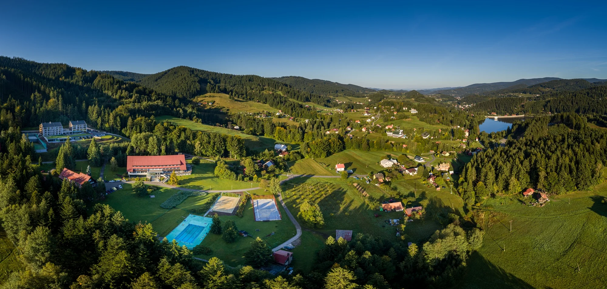 Pobyt v Beskydech v resortu u přehrady: jídlo, neomezený wellness s bazénem a bohaté vyžití
