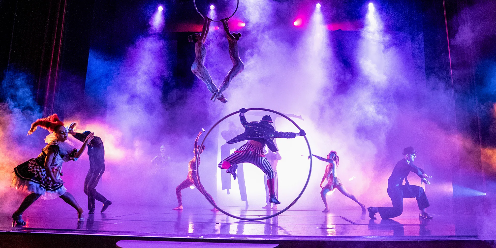 Večer plný umění, zábavy a elegance: vstupenka na Czech Cabaret Show v divadle Hybernia