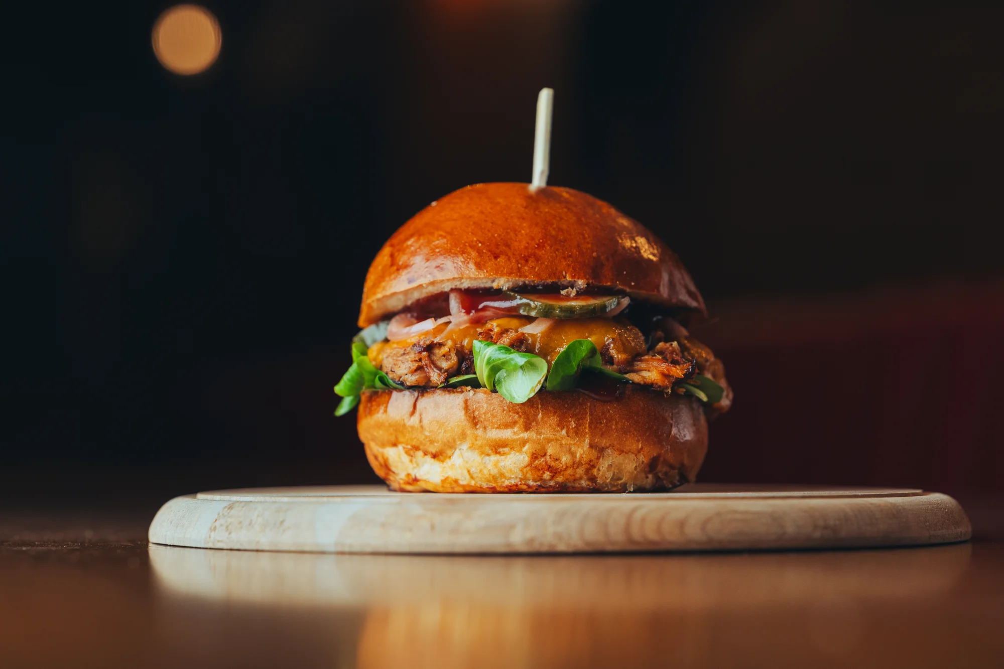 Burger výběrem z 6 druhů i s masem wagyu, hranolky, dip a pivo pro 1 nebo 2 osoby