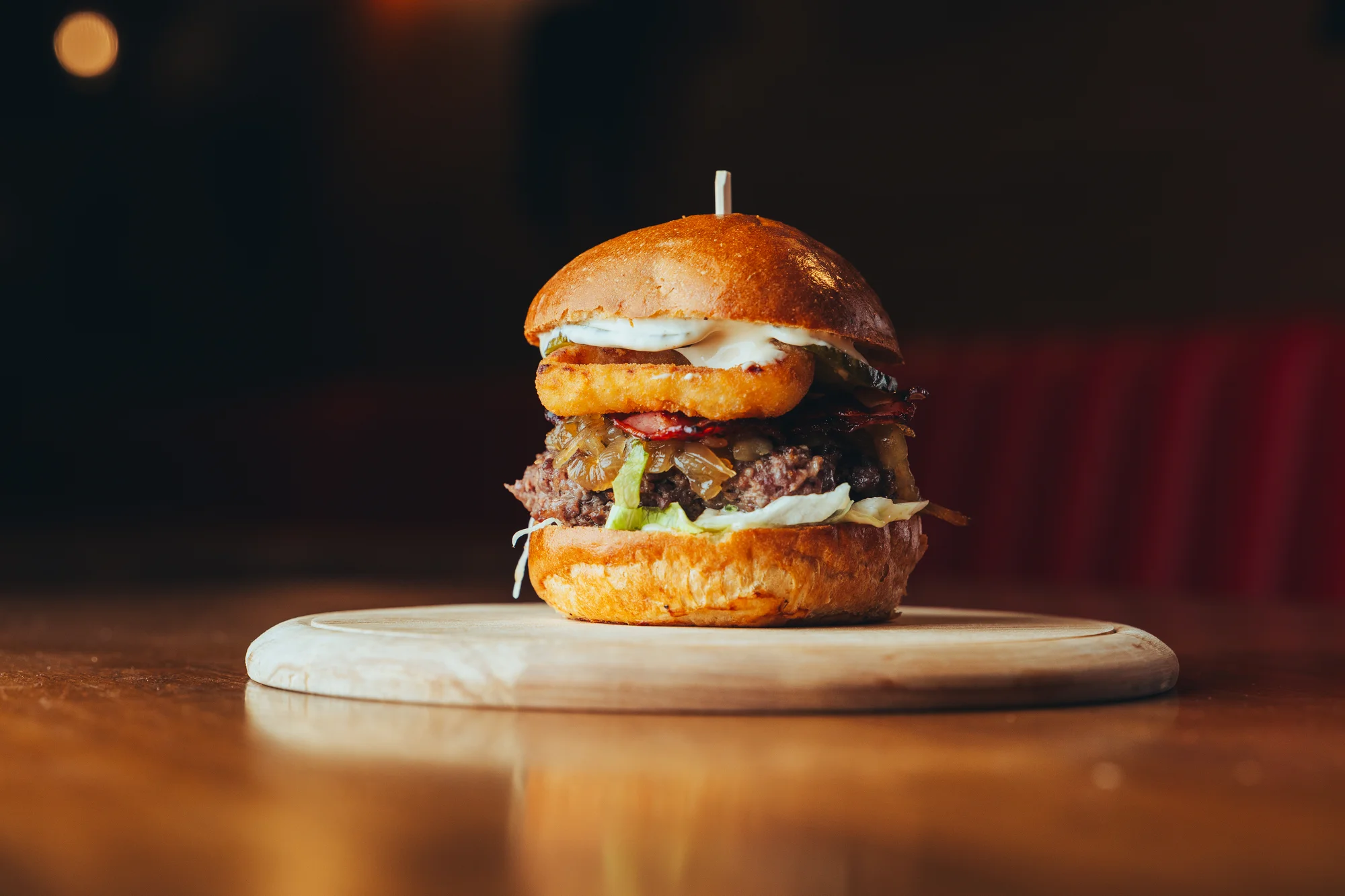 Burger výběrem z 6 druhů i s masem wagyu, hranolky, dip a pivo pro 1 nebo 2 osoby