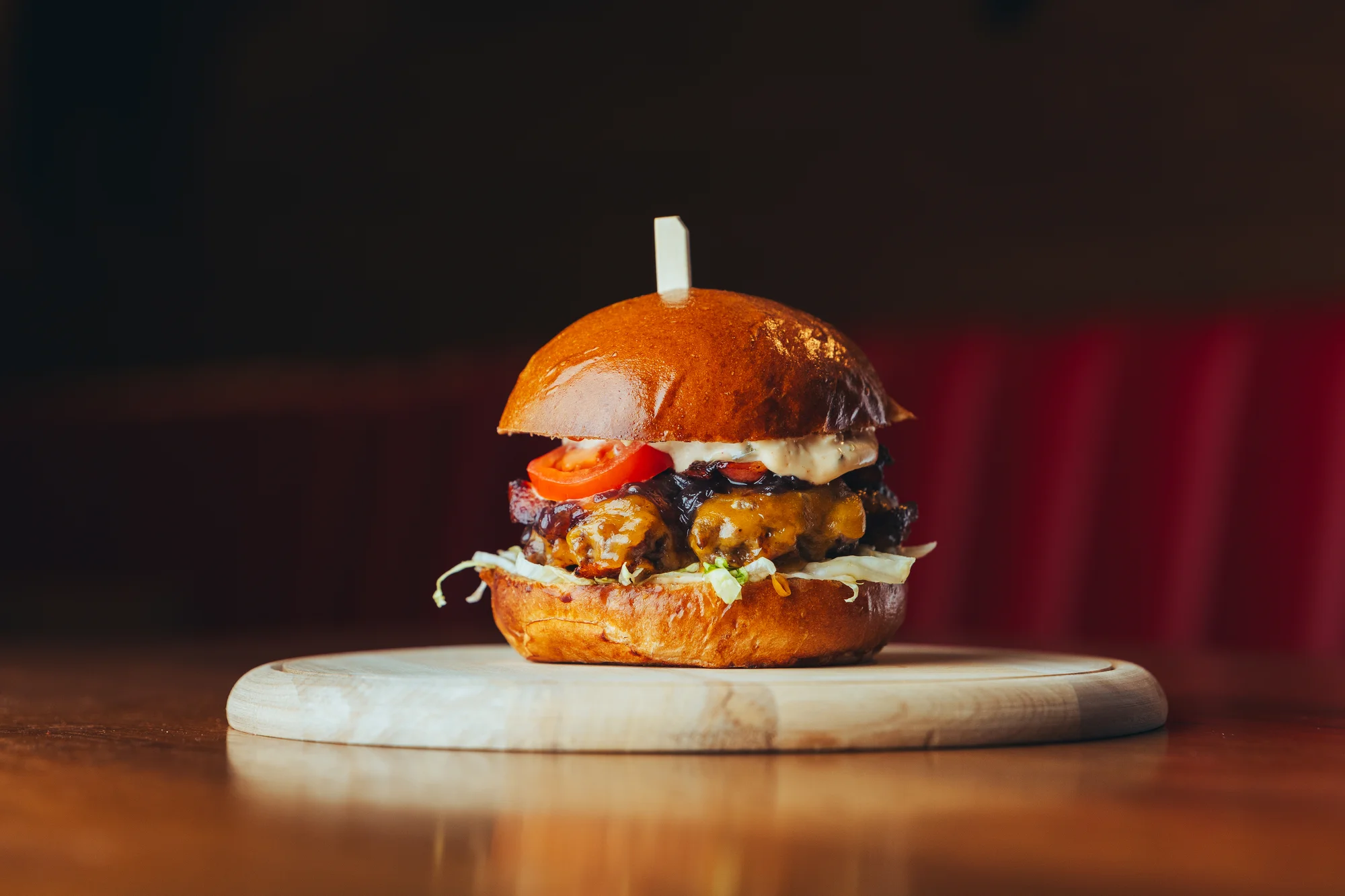 Burger výběrem z 6 druhů i s masem wagyu, hranolky, dip a pivo pro 1 nebo 2 osoby