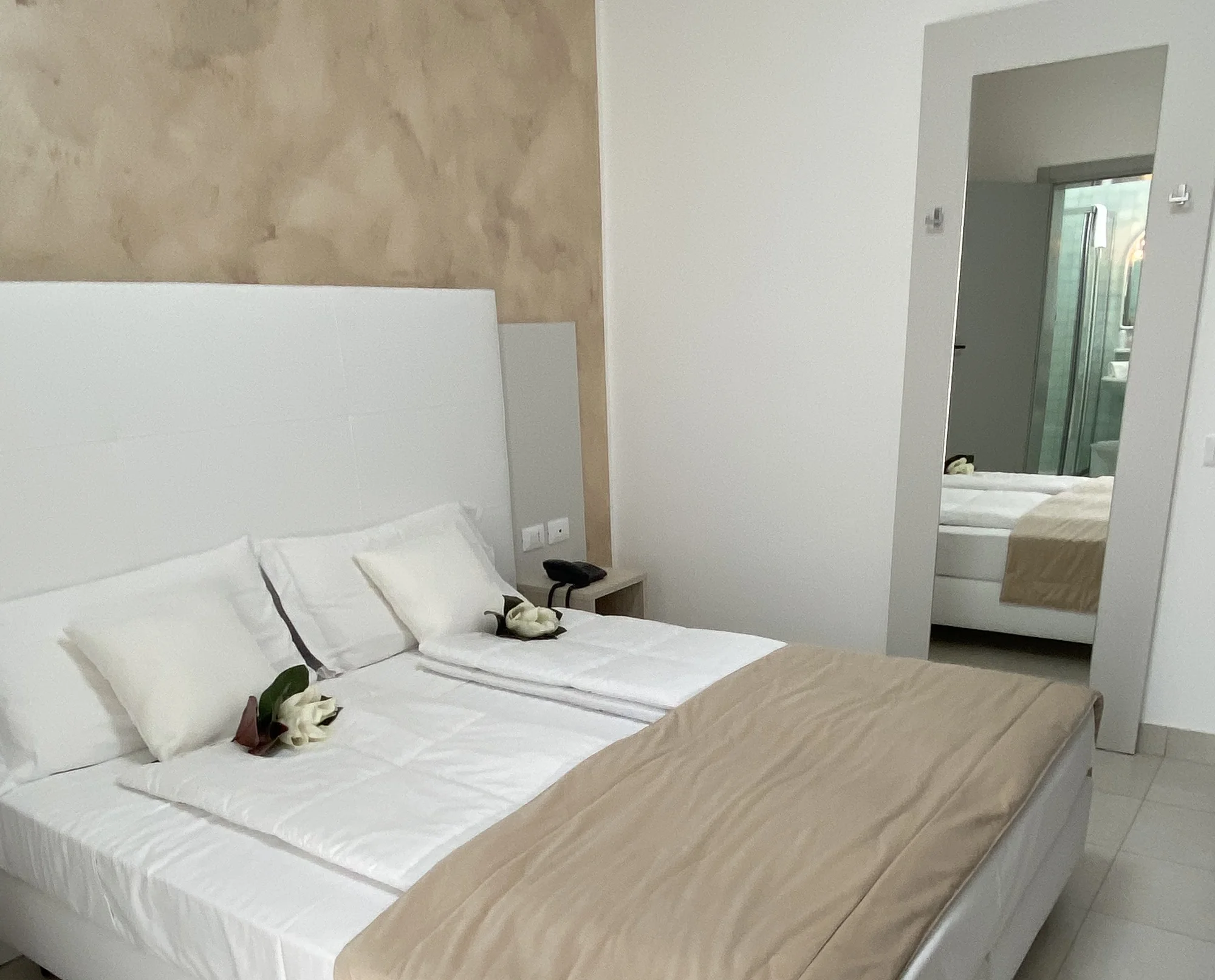Léto v Caorle: hotel v klidné části u pláže a se snídaní, noc zdarma
