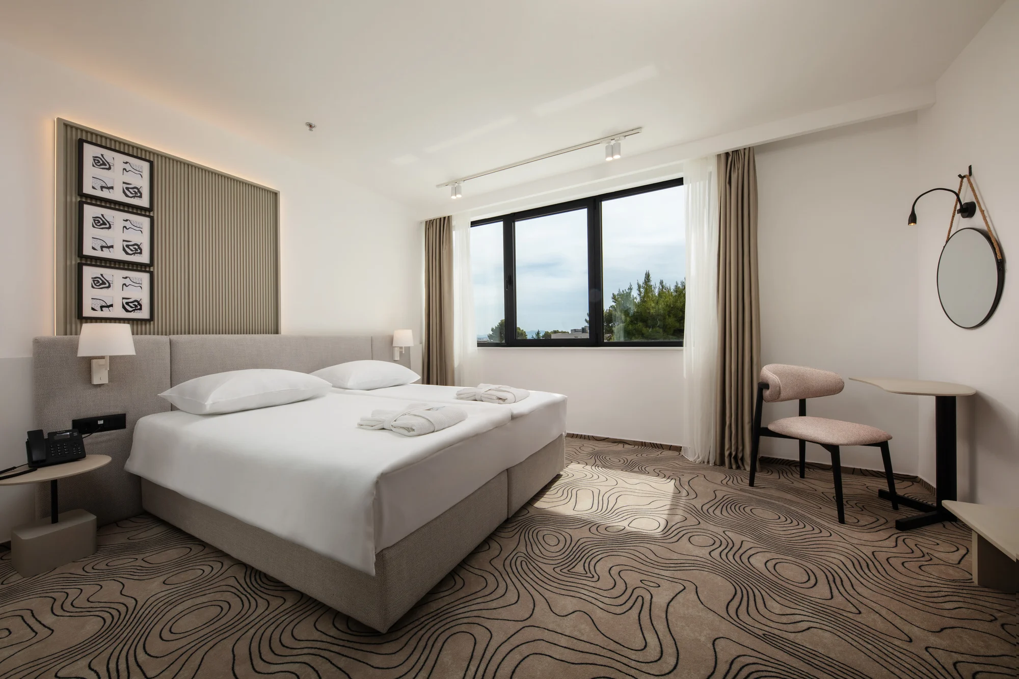 Dalmácie pro dva i rodinu: 4* hotel u moře, bohaté snídaně a večeře, neomezeně bazén