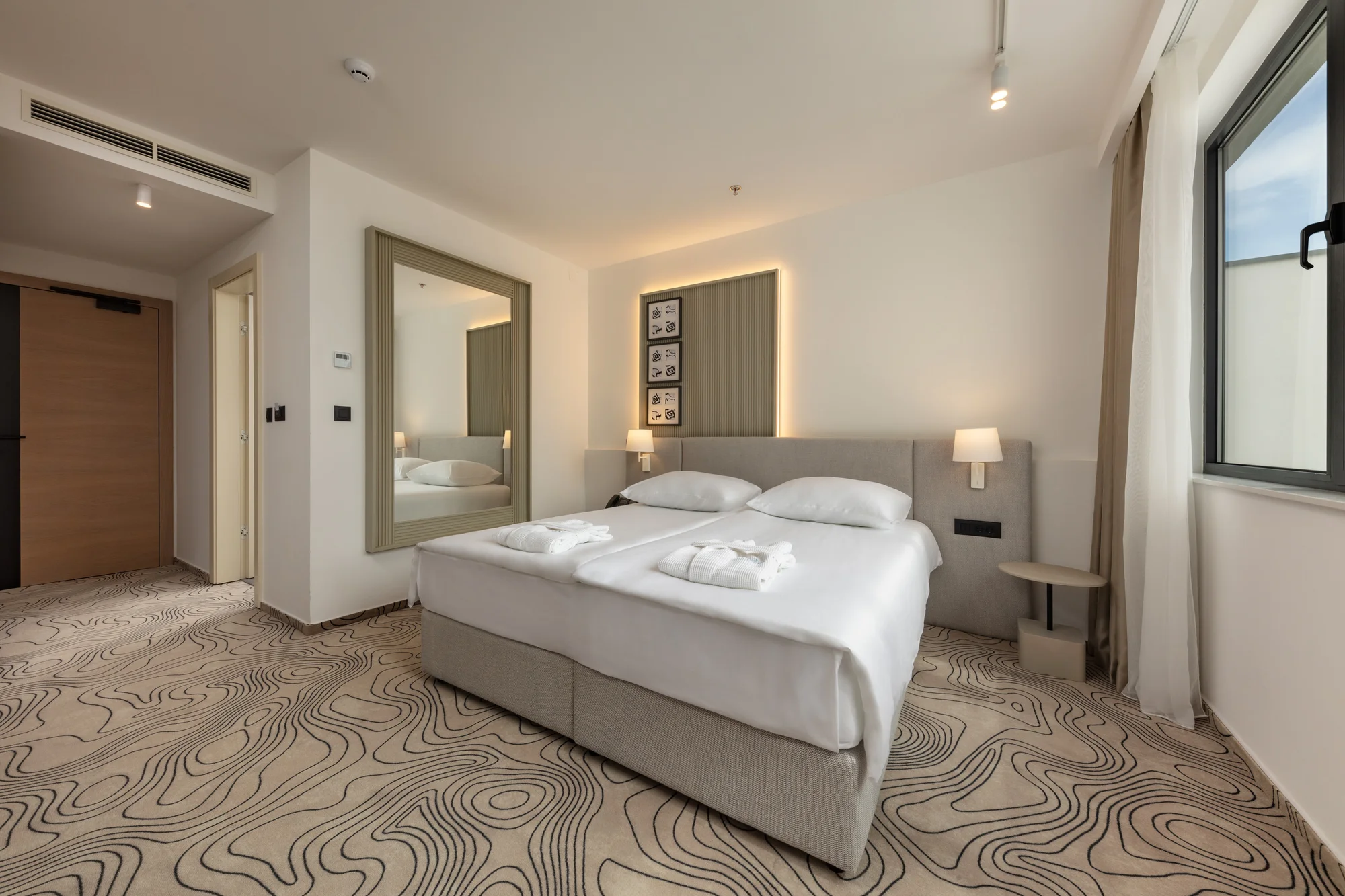 Dalmácie pro dva i rodinu: 4* hotel u moře, bohaté snídaně a večeře, neomezeně bazén