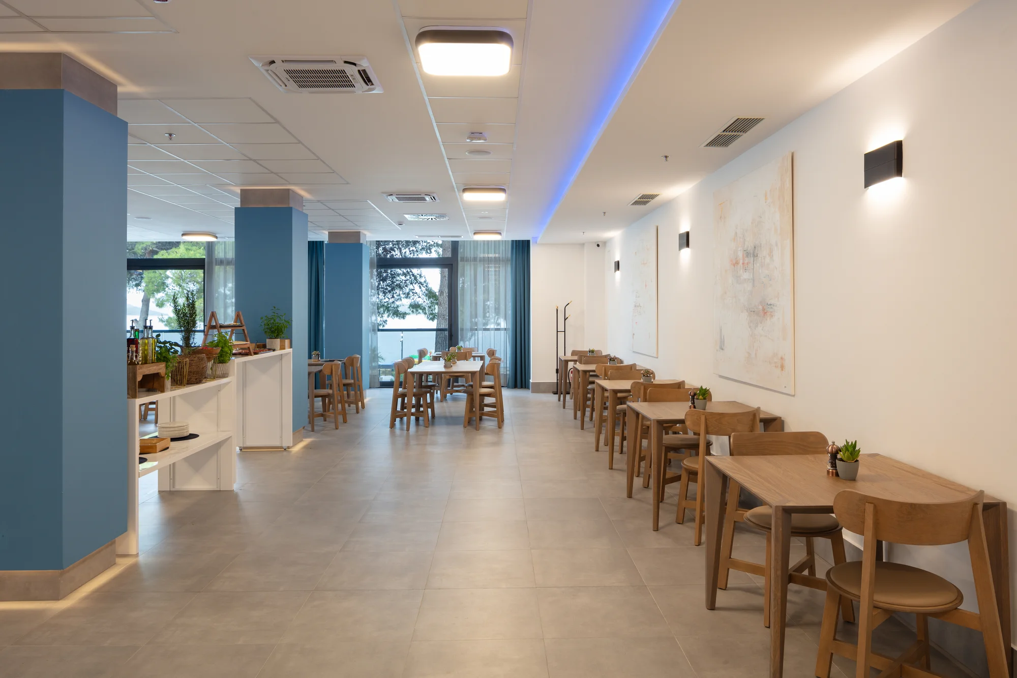 Dalmácie pro dva i rodinu: 4* hotel u moře, bohaté snídaně a večeře, neomezeně bazén