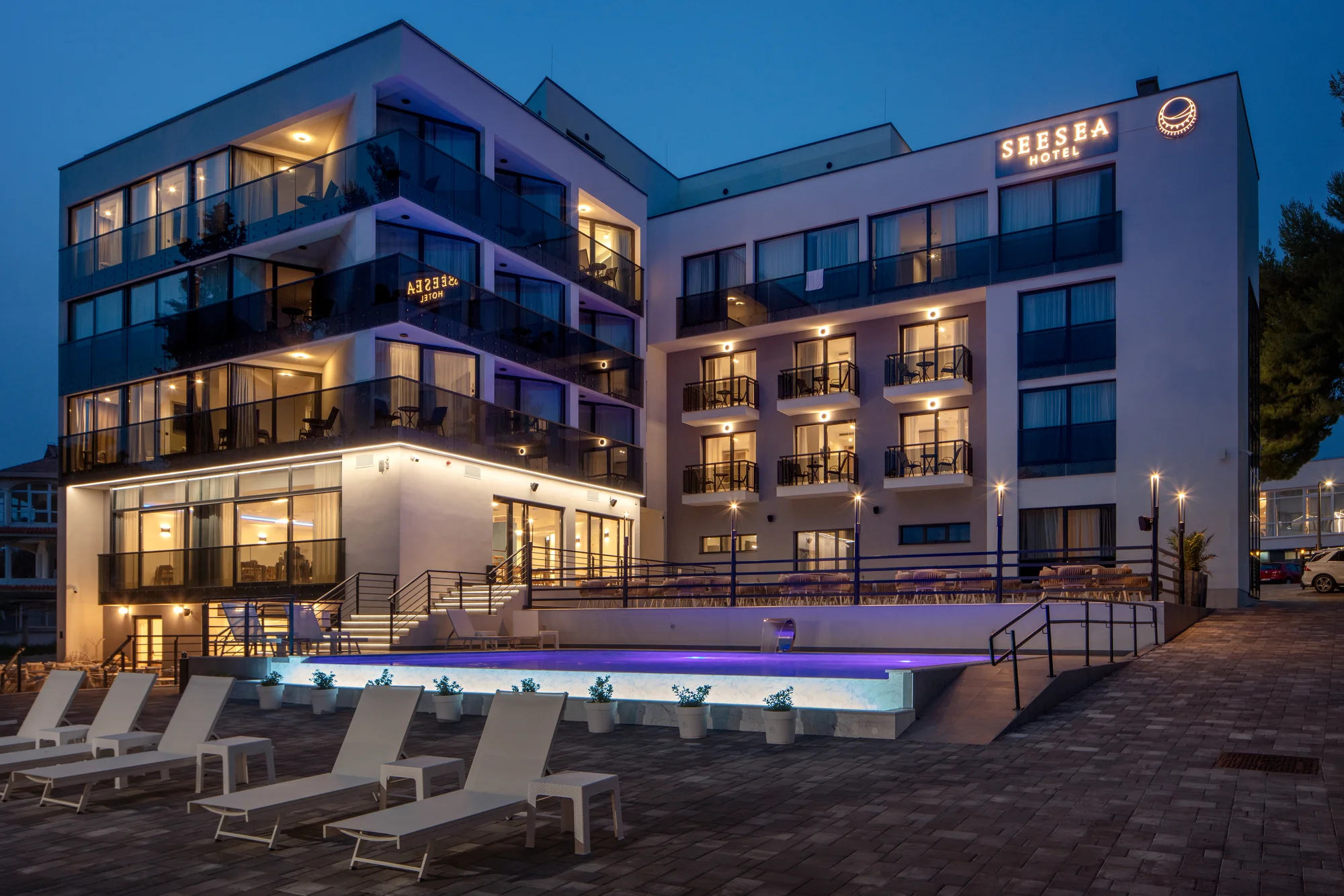 Dalmácie pro dva i rodinu: 4* hotel u moře, bohaté snídaně a večeře, neomezeně bazén