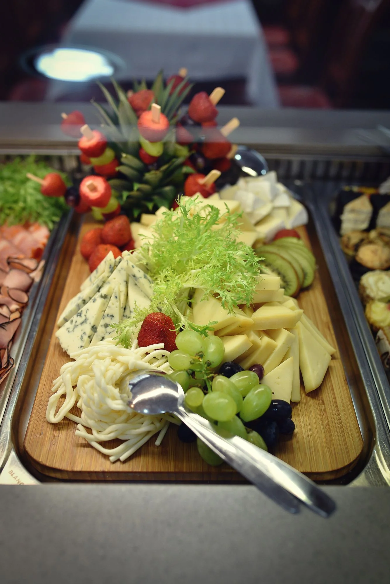 2hod. plavba po Vltavě s rautem all you can eat pro děti i dospělé