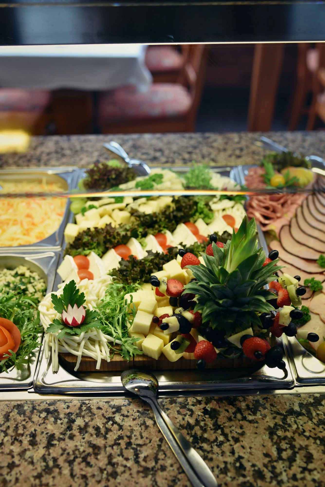 2hod. plavba po Vltavě s rautem all you can eat pro děti i dospělé