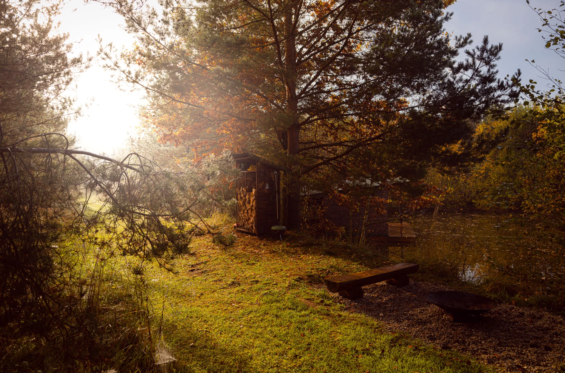 Netradiční ubytování v jižních Čechách: domečky na vodní hladině, odpočinek i rybolov