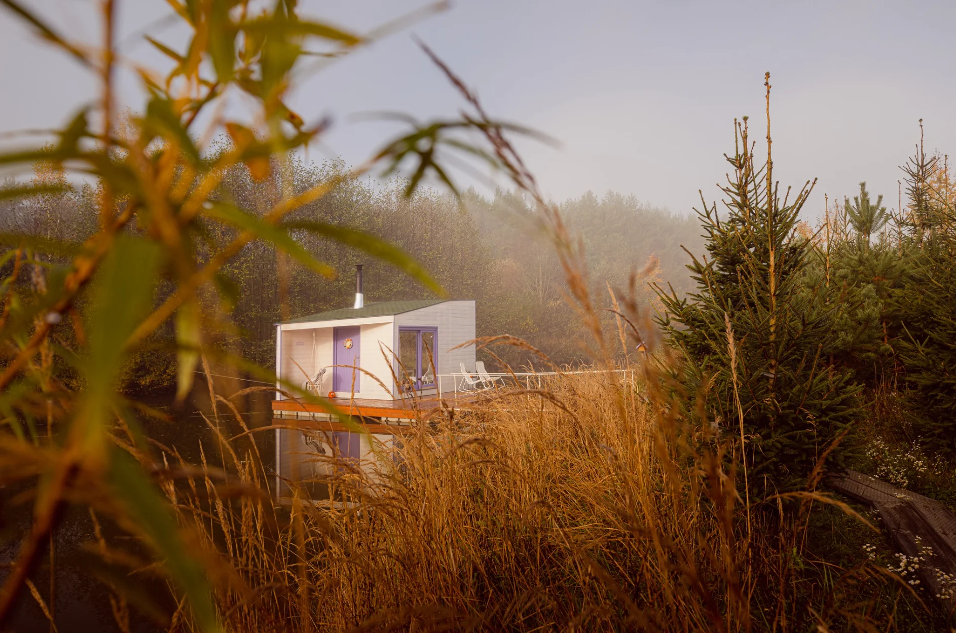 Netradiční ubytování v jižních Čechách: domečky na vodní hladině, odpočinek i rybolov