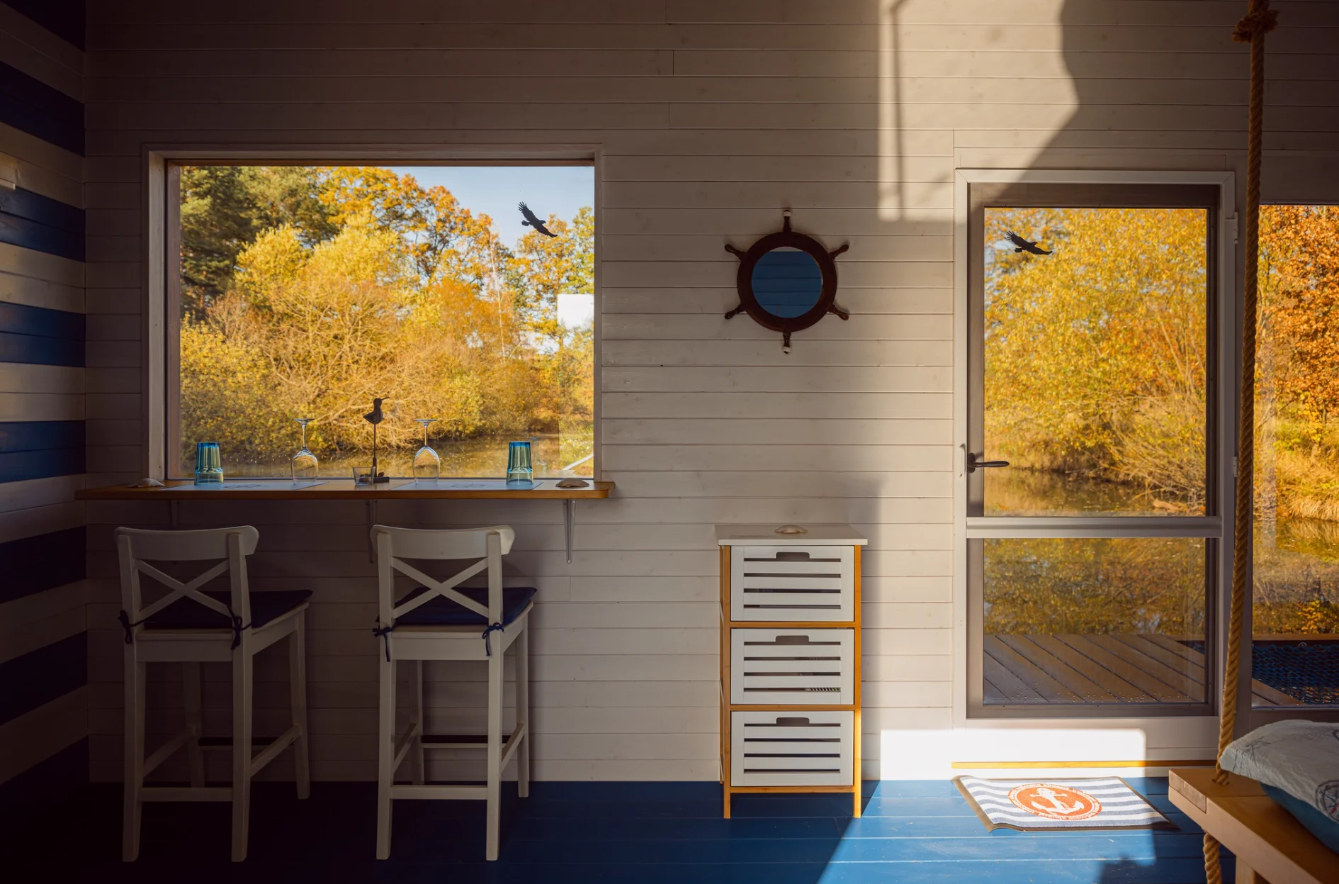 Netradiční ubytování v jižních Čechách: domečky na vodní hladině, odpočinek i rybolov