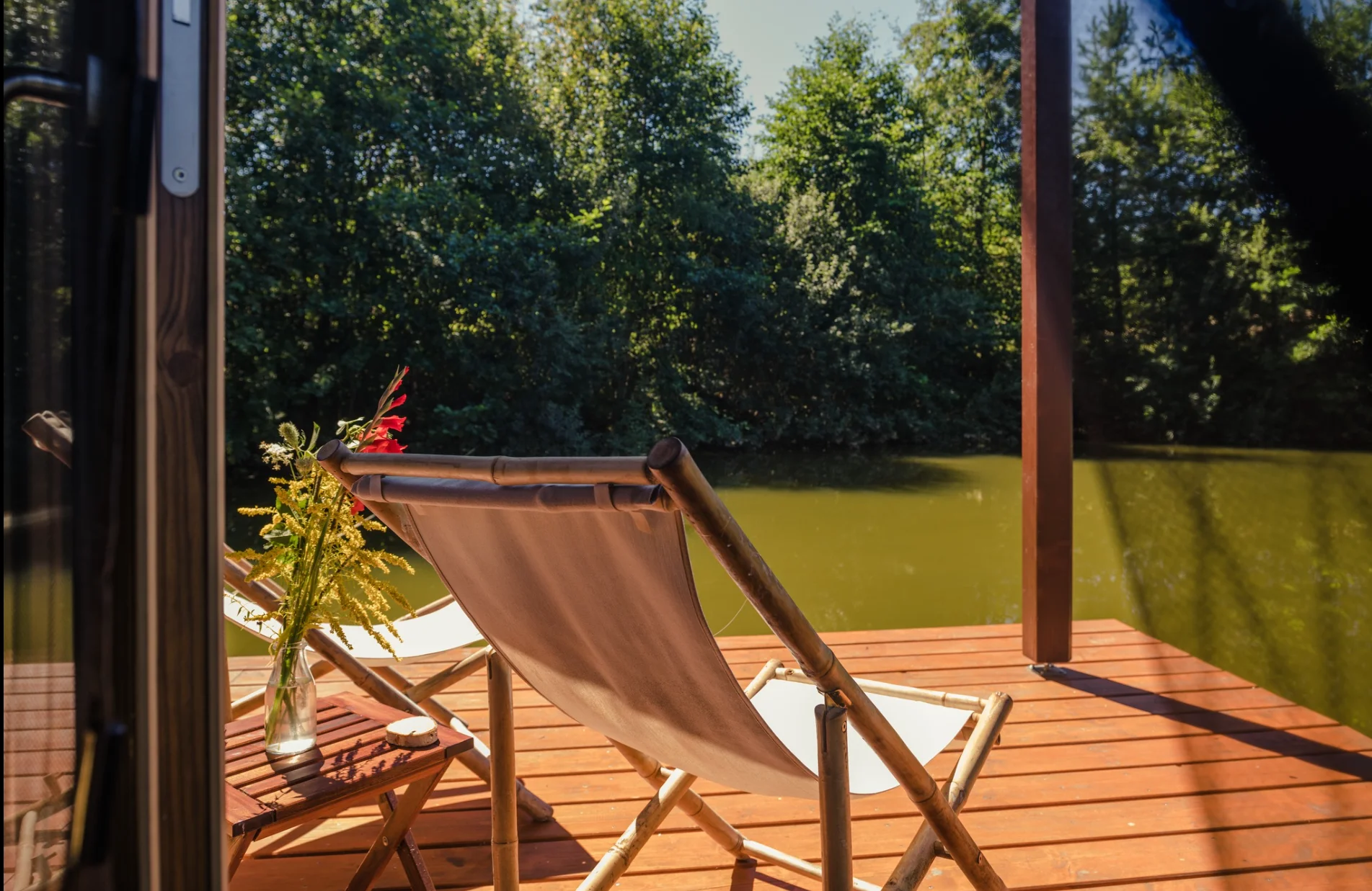 Netradiční ubytování v jižních Čechách: domečky na vodní hladině, odpočinek i rybolov