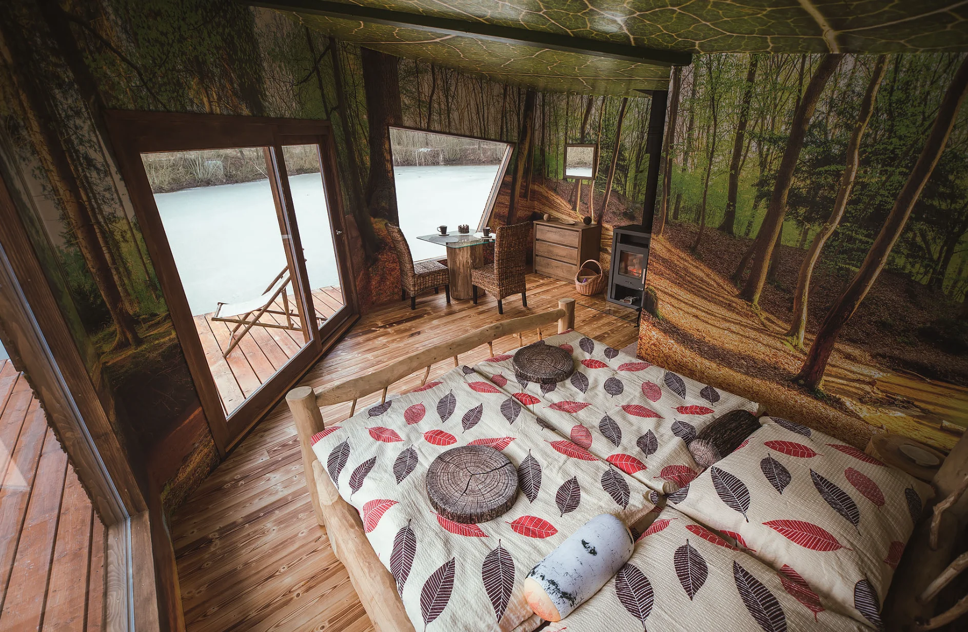 Netradiční ubytování v jižních Čechách: domečky na vodní hladině, odpočinek i rybolov