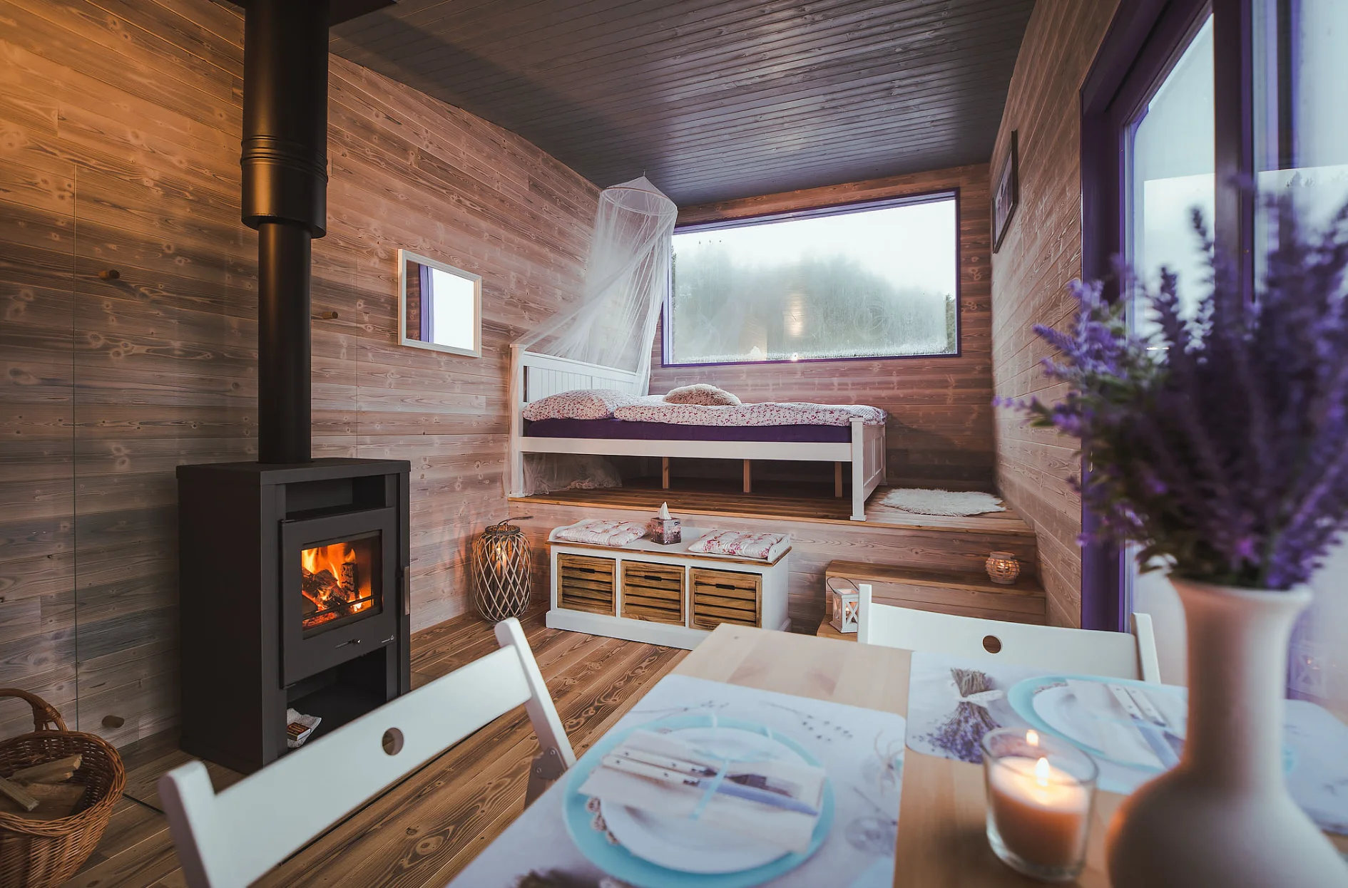 Netradiční ubytování v jižních Čechách: domečky na vodní hladině, odpočinek i rybolov