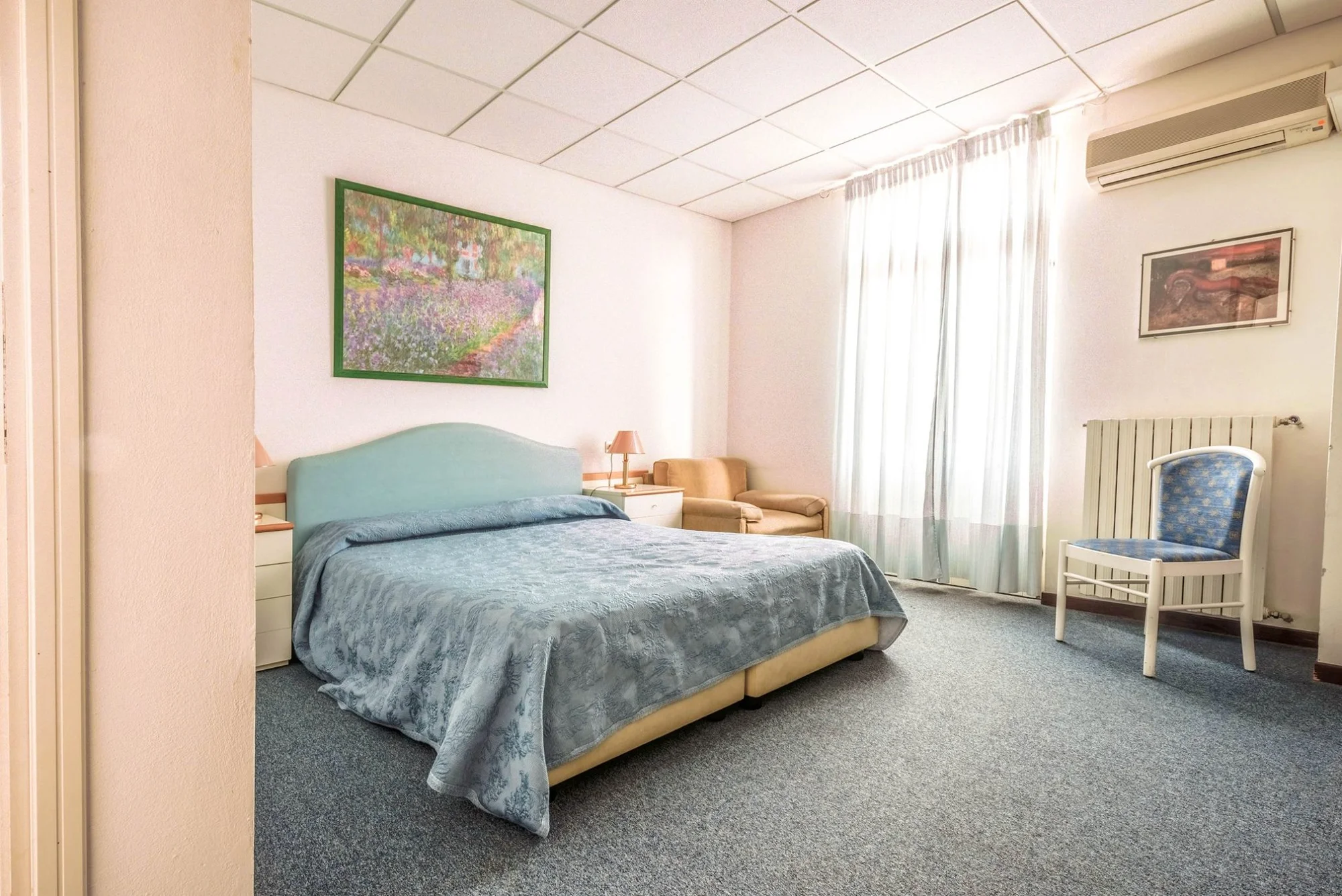 Dovolená na břehu jezera Garda: hotel s polopenzí a venkovním bazénem