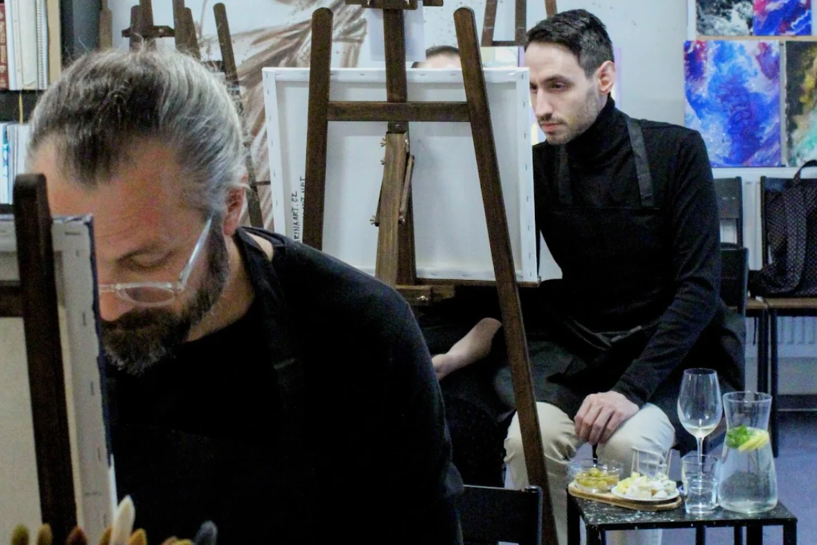 Art-degustace pro 1 či 2 osoby: zážitkový večer s malováním a ochutnávkou 6 vzorků vín