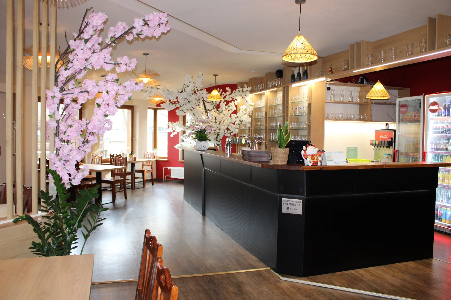 Otevřené vouchery do nové asijské restaurace a sushi baru v Pardubicích: 300-1000 Kč