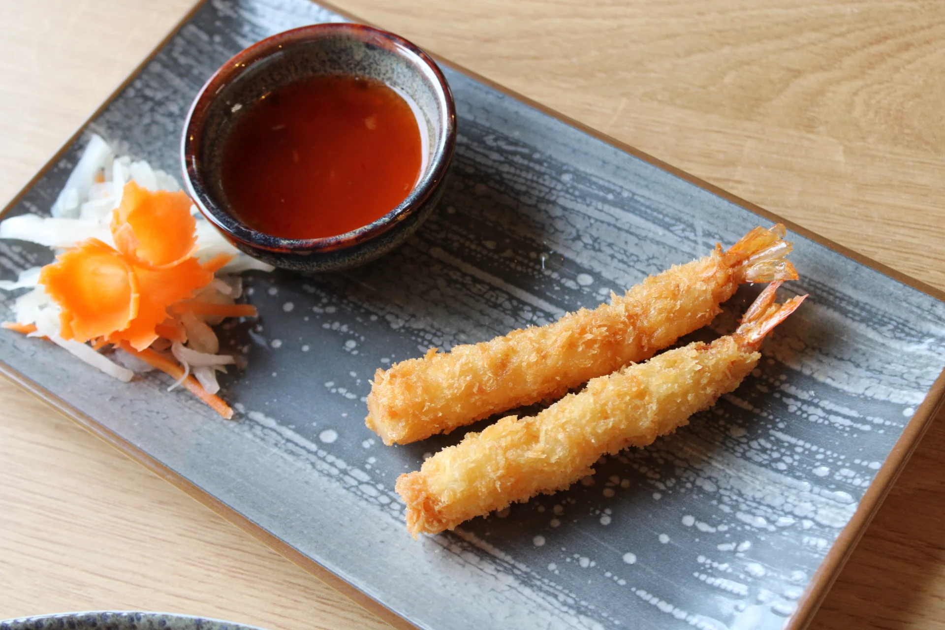 Otevřené vouchery do nové asijské restaurace a sushi baru v Pardubicích: 300-1000 Kč