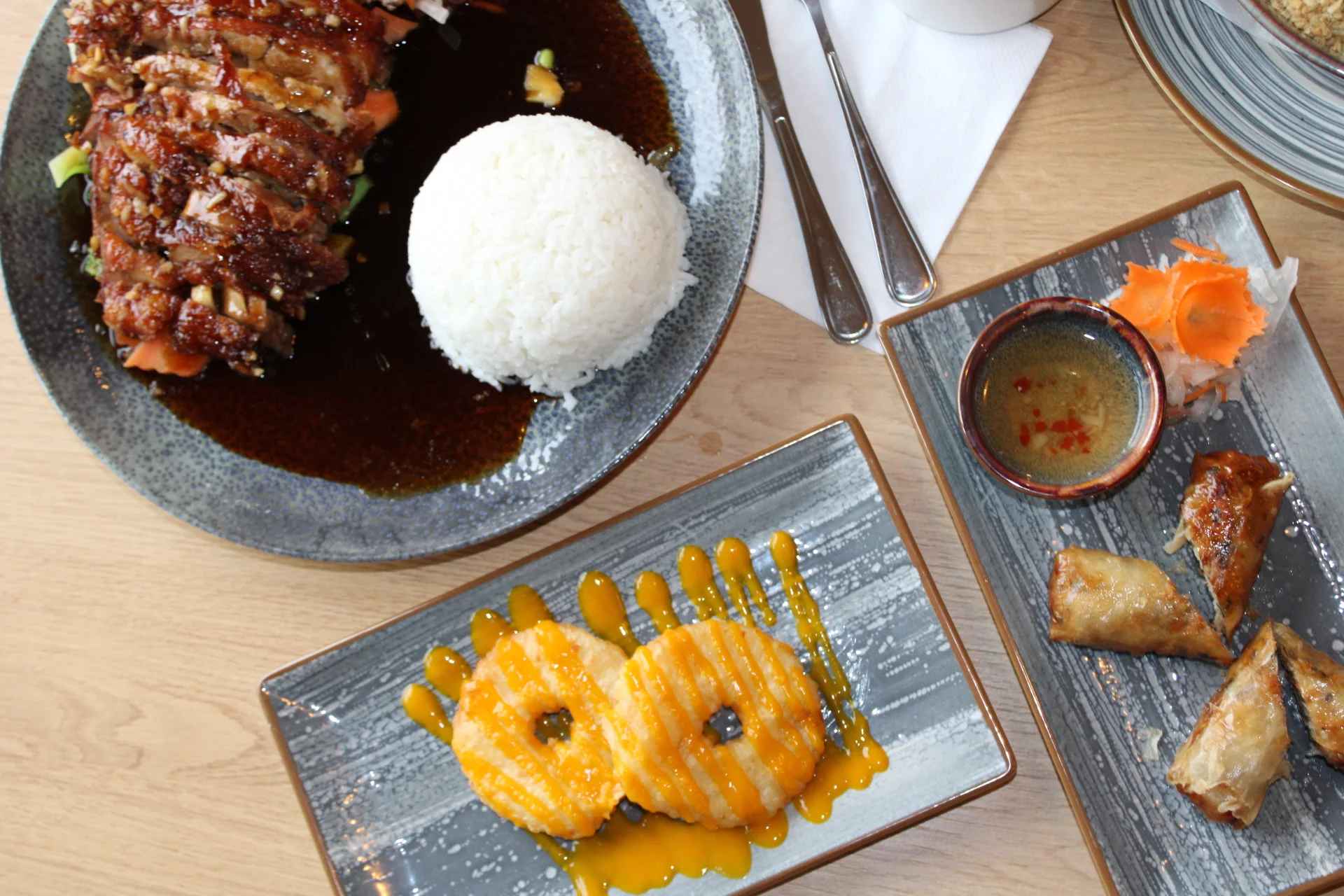 Otevřené vouchery do nové asijské restaurace a sushi baru v Pardubicích: 300-1000 Kč