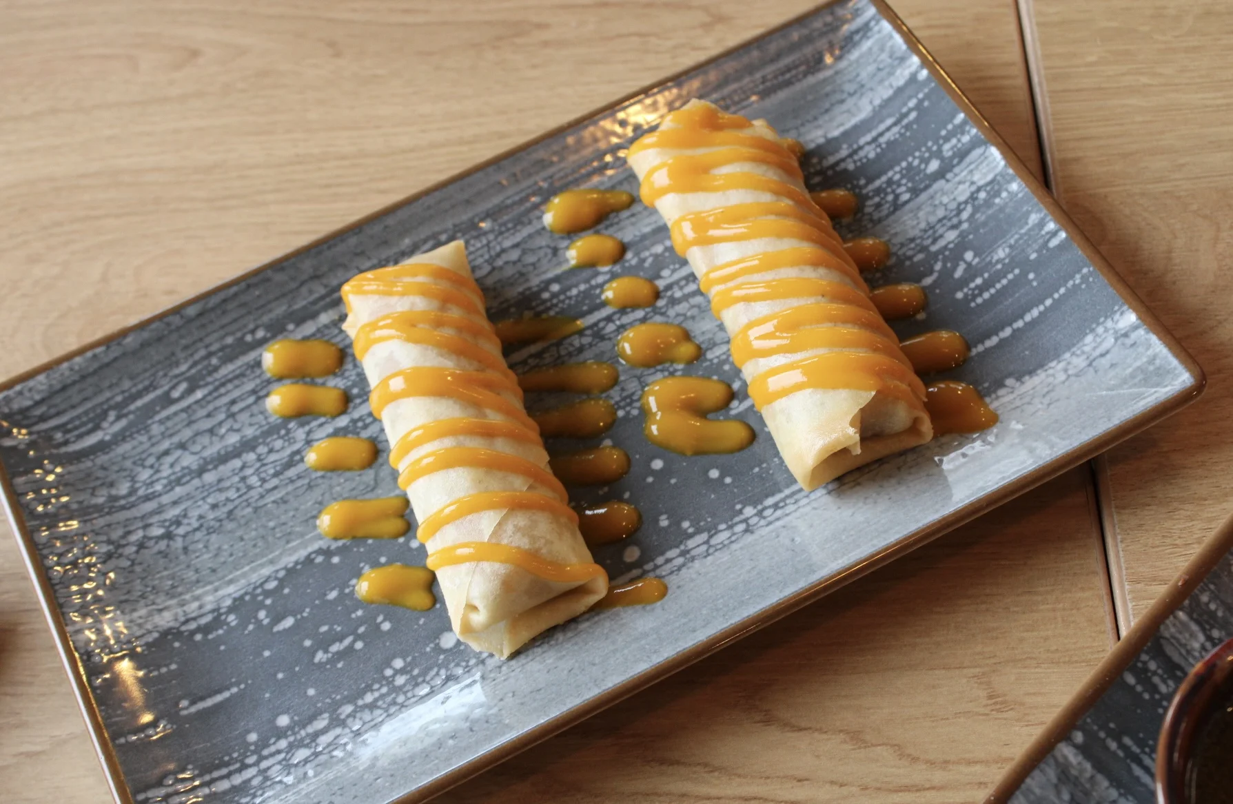 Otevřené vouchery do nové asijské restaurace a sushi baru v Pardubicích: 300-1000 Kč