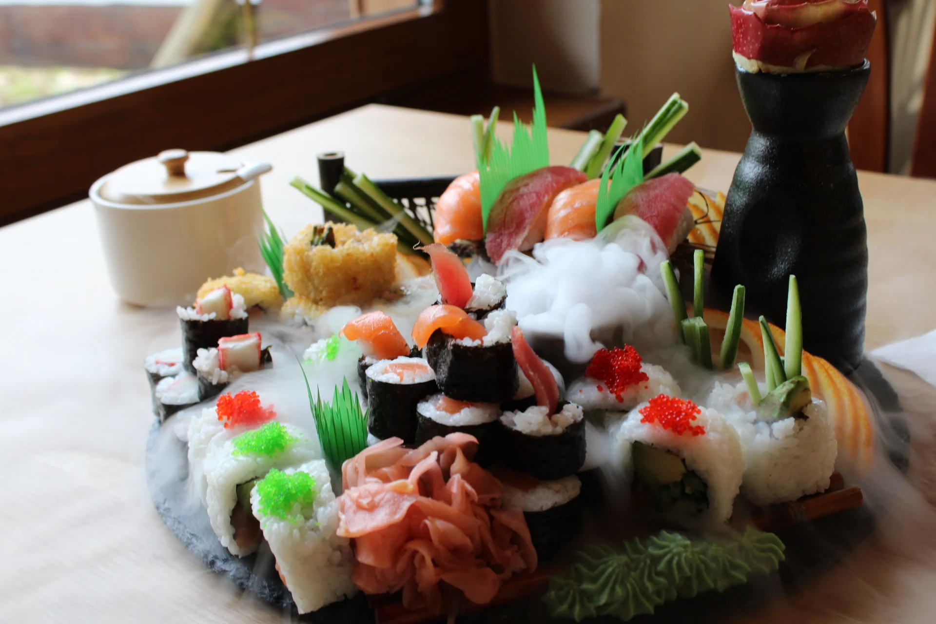 Sushi sety v nové asijské restauraci: 38–76 ks, losos, tuňák, avokádo i smažené krevety