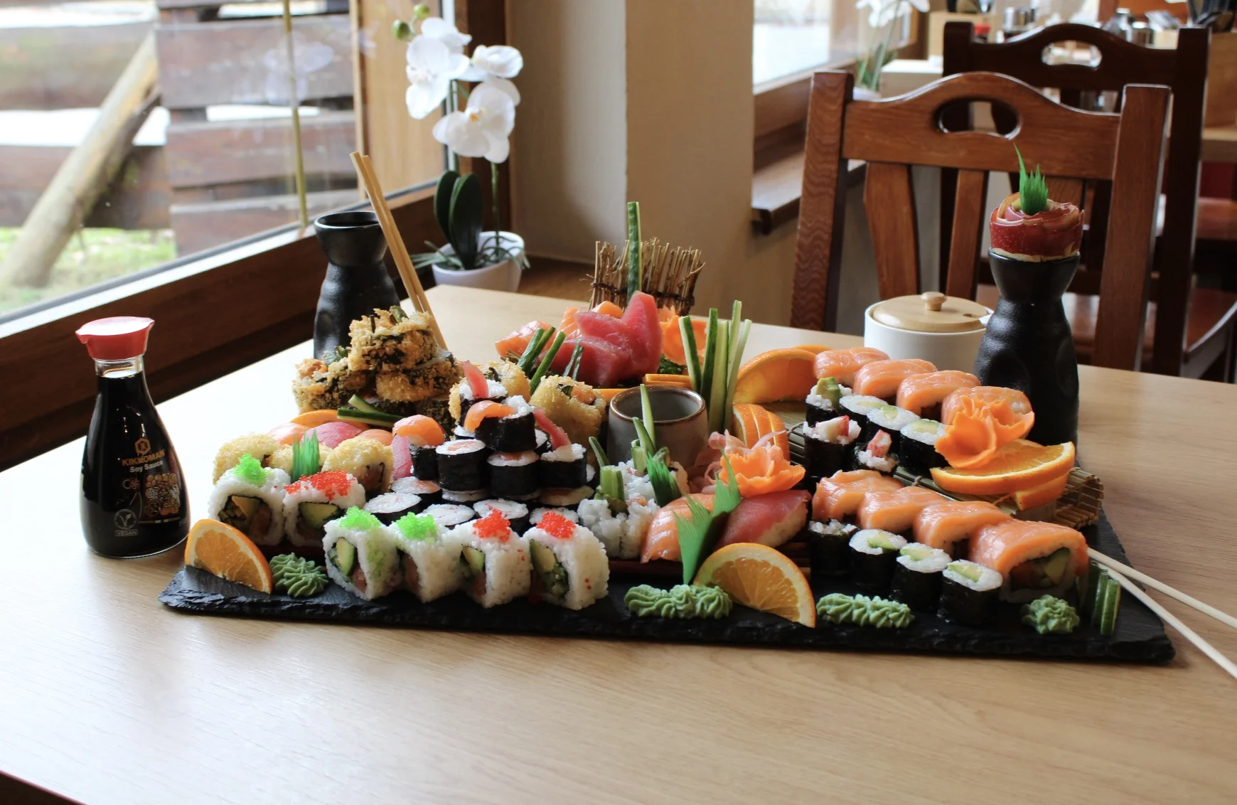 Sushi sety v nové asijské restauraci: 38–76 ks, losos, tuňák, avokádo i smažené krevety