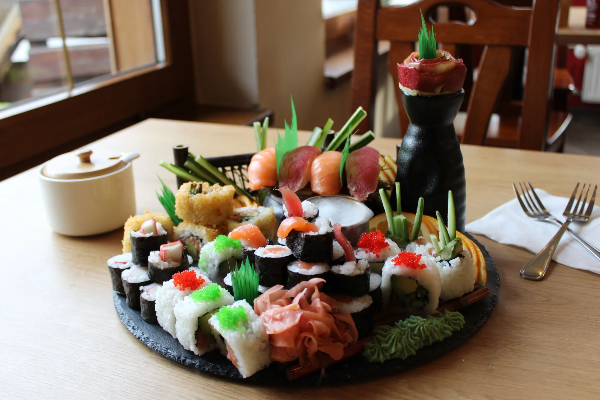 Sushi sety v nové asijské restauraci: 38–76 ks, losos, tuňák, avokádo i smažené krevety