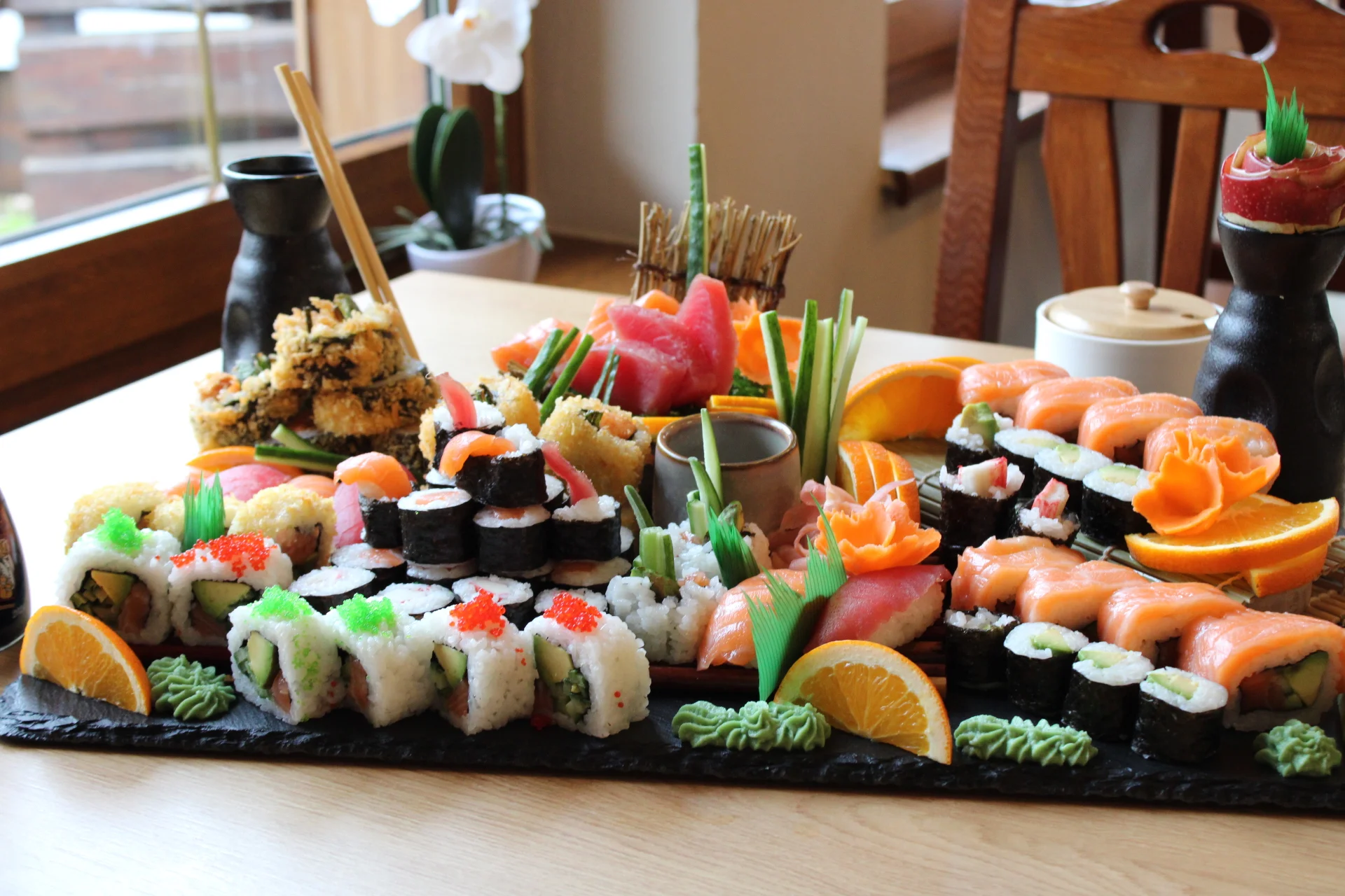Otevřené vouchery do nové asijské restaurace a sushi baru v Pardubicích: 300-1000 Kč