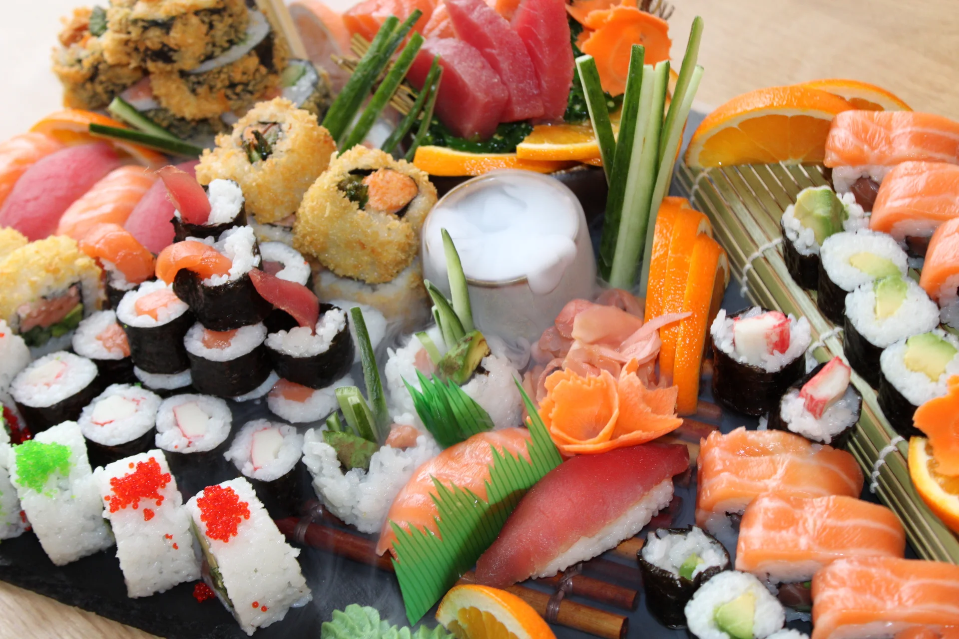 Sushi sety v nové asijské restauraci: 38–76 ks, losos, tuňák, avokádo i smažené krevety
