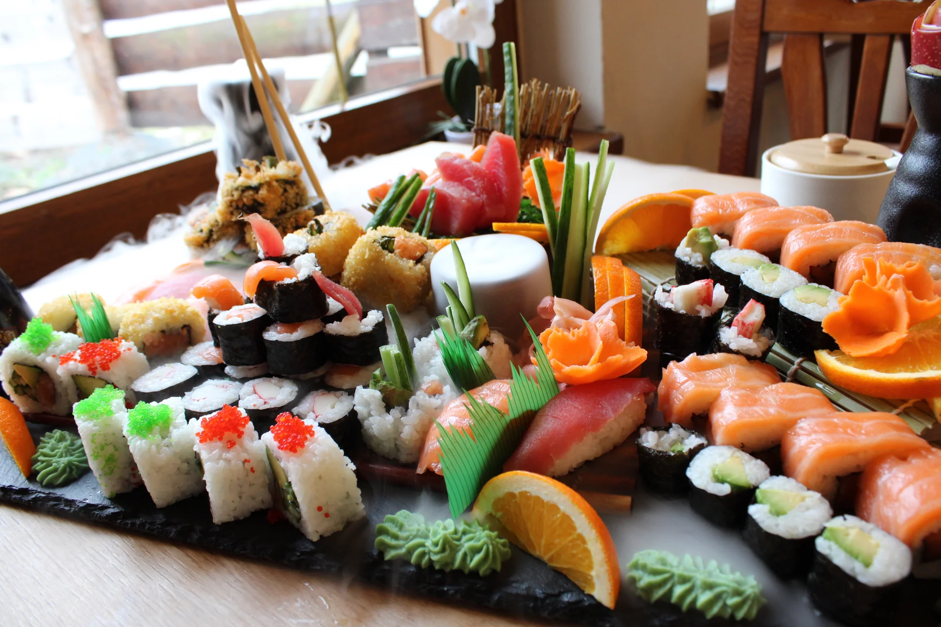 Sushi sety v nové asijské restauraci: 38–76 ks, losos, tuňák, avokádo i smažené krevety
