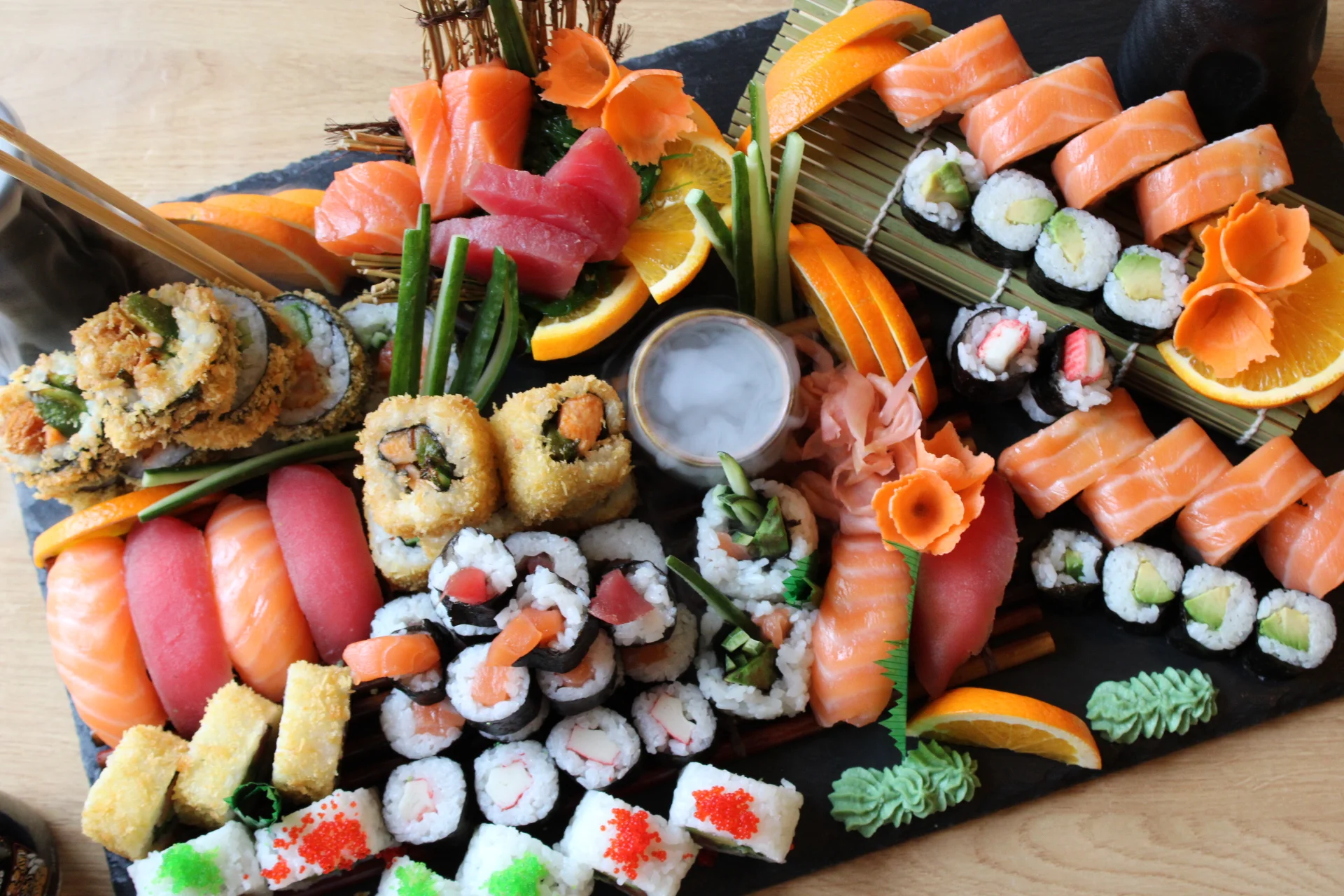 Sushi sety v nové asijské restauraci: 38–76 ks, losos, tuňák, avokádo i smažené krevety