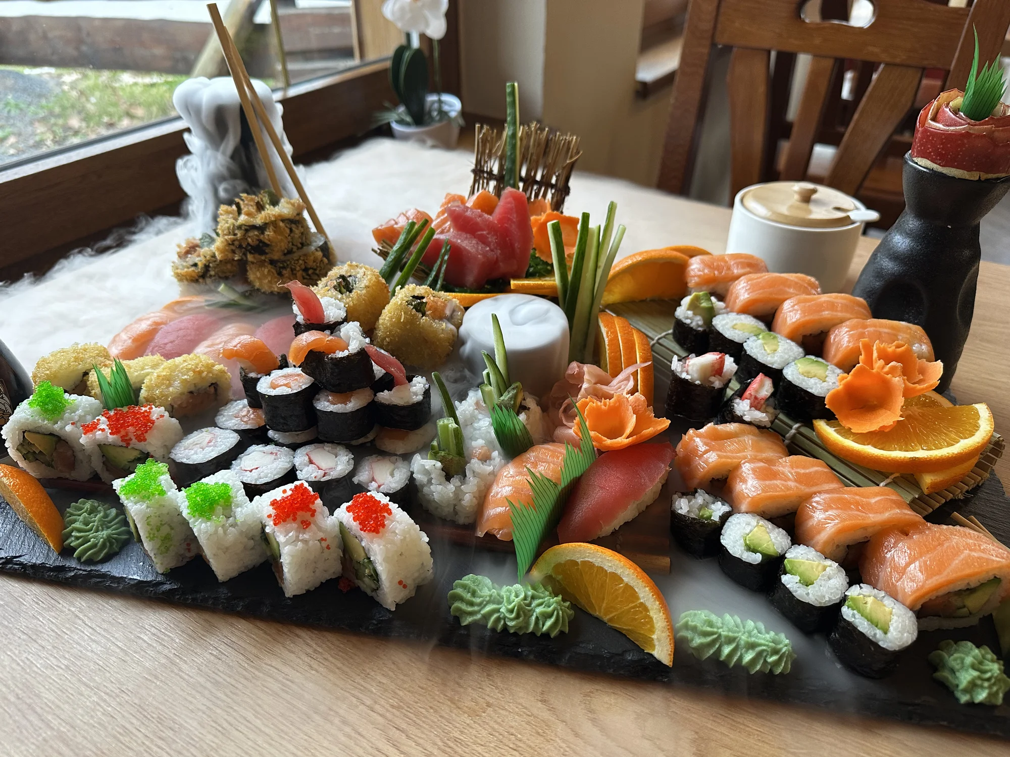 Sushi sety v nové asijské restauraci: 38–76 ks, losos, tuňák, avokádo i smažené krevety
