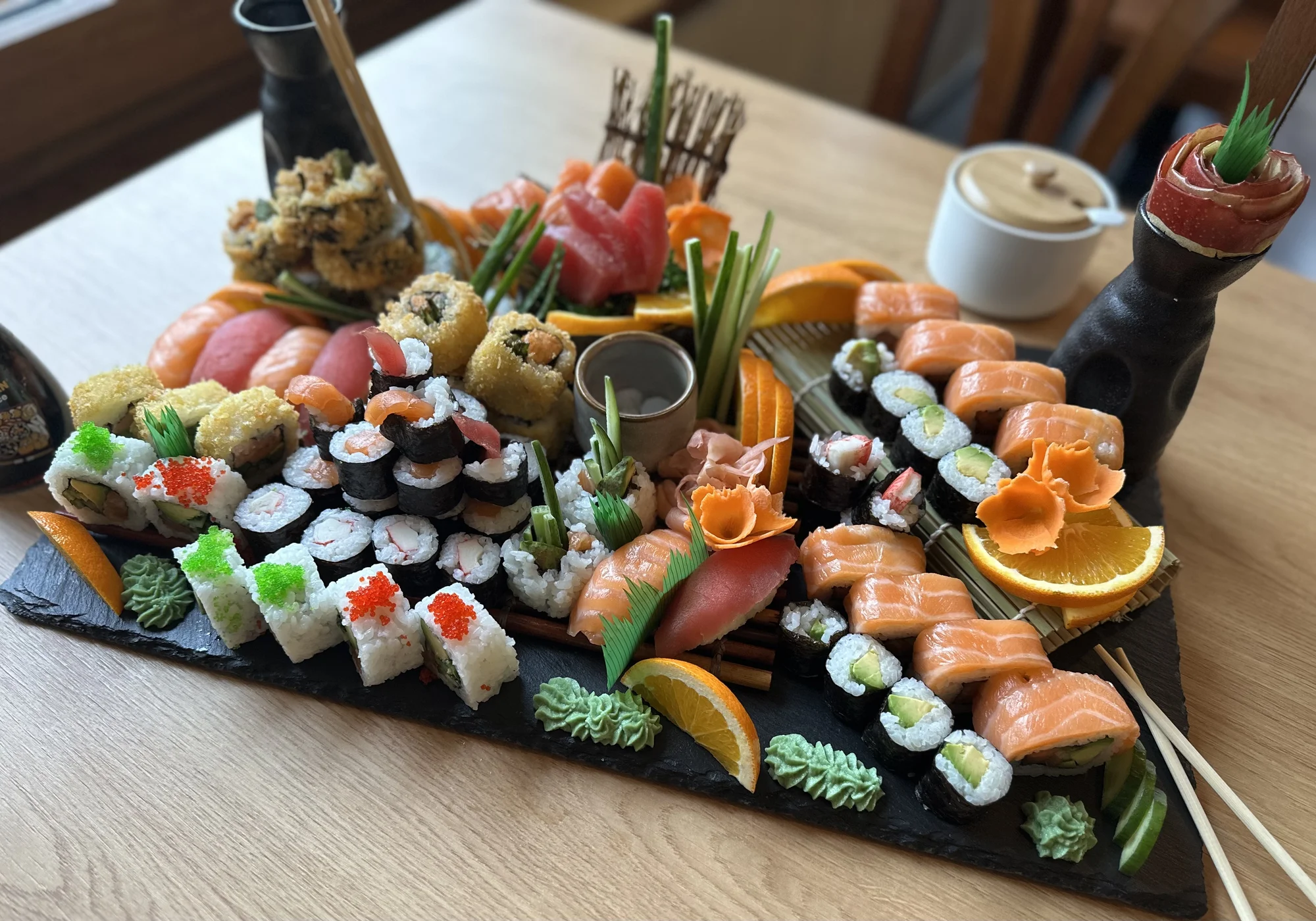 Sushi sety v nové asijské restauraci: 38–76 ks, losos, tuňák, avokádo i smažené krevety