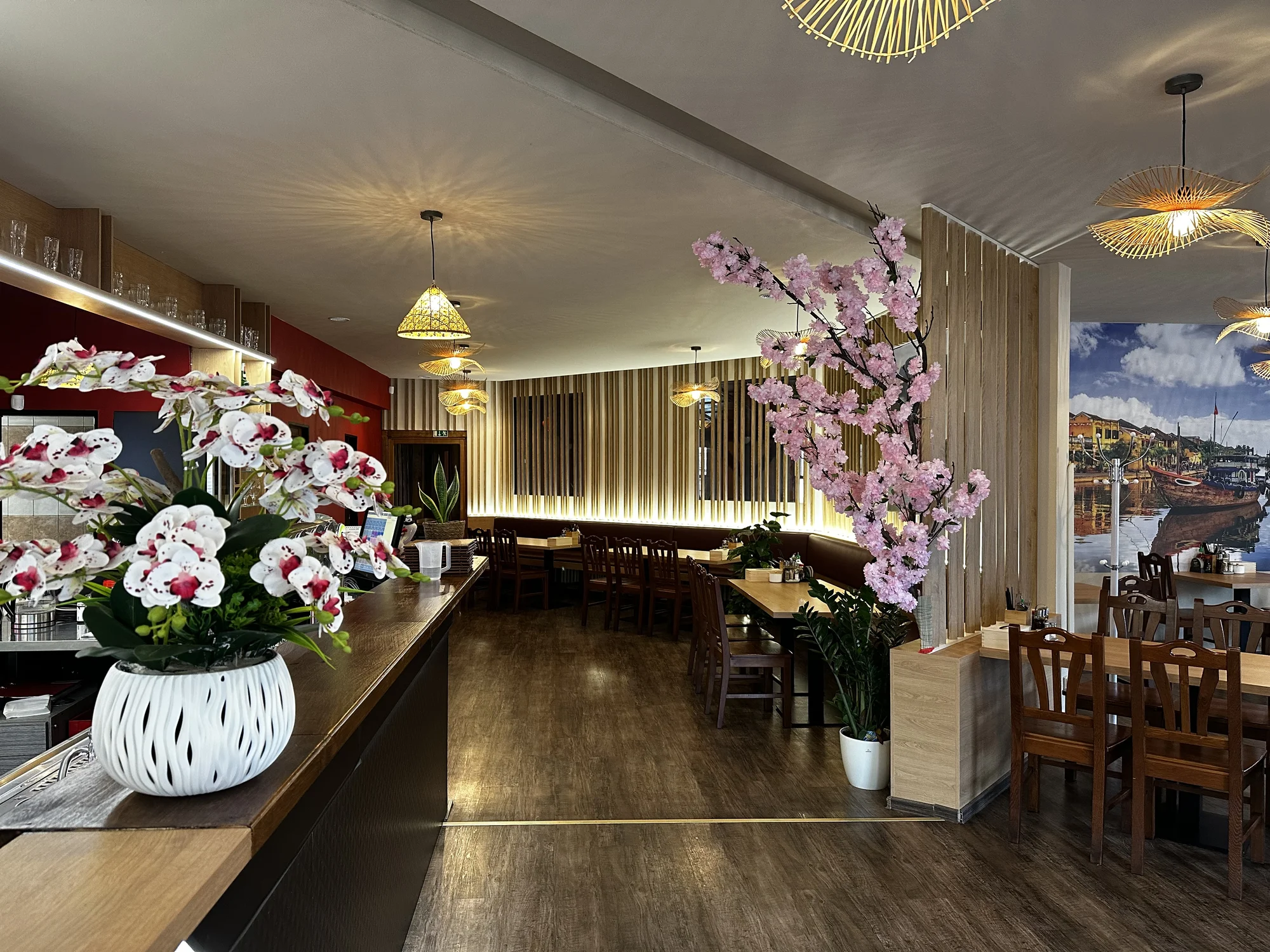 Otevřené vouchery do nové asijské restaurace a sushi baru v Pardubicích: 300-1000 Kč
