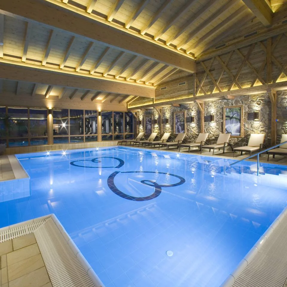 Krásný hotel v Tyrolsku: polopenze plus, neomezený wellness s infinit bazénem a výlety i golf