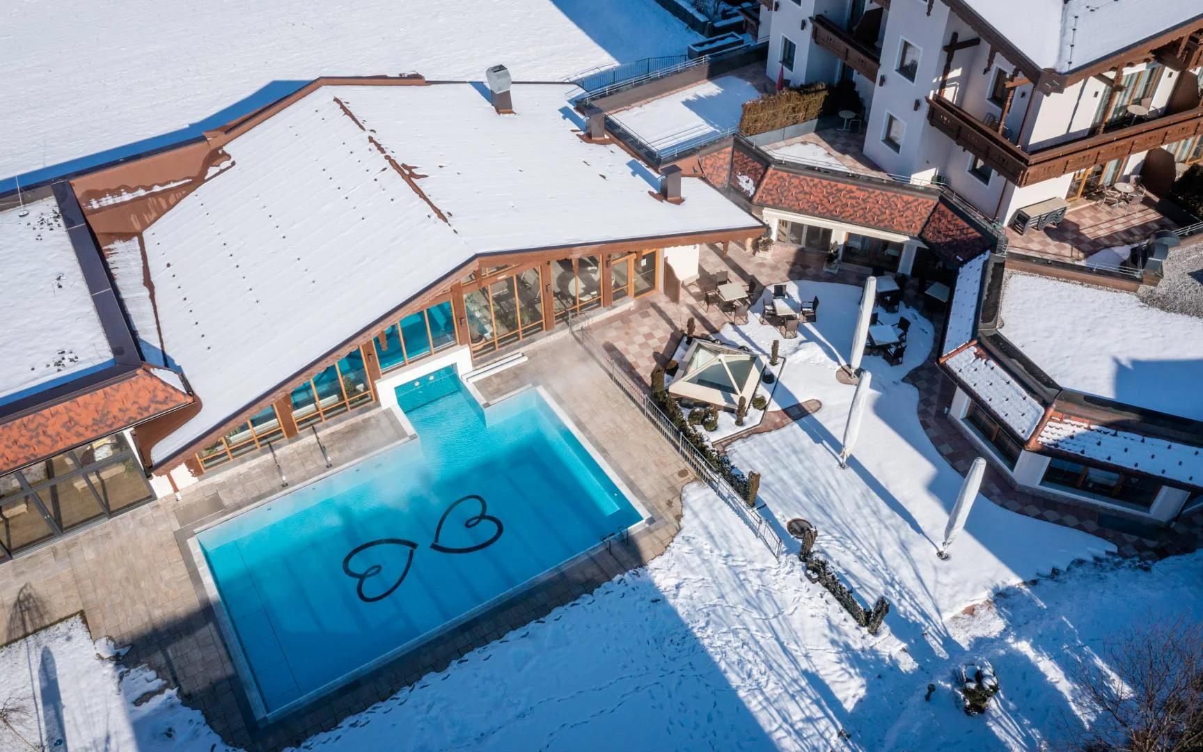 Krásný hotel v Tyrolsku: polopenze plus, neomezený wellness s infinit bazénem a výlety i lyže