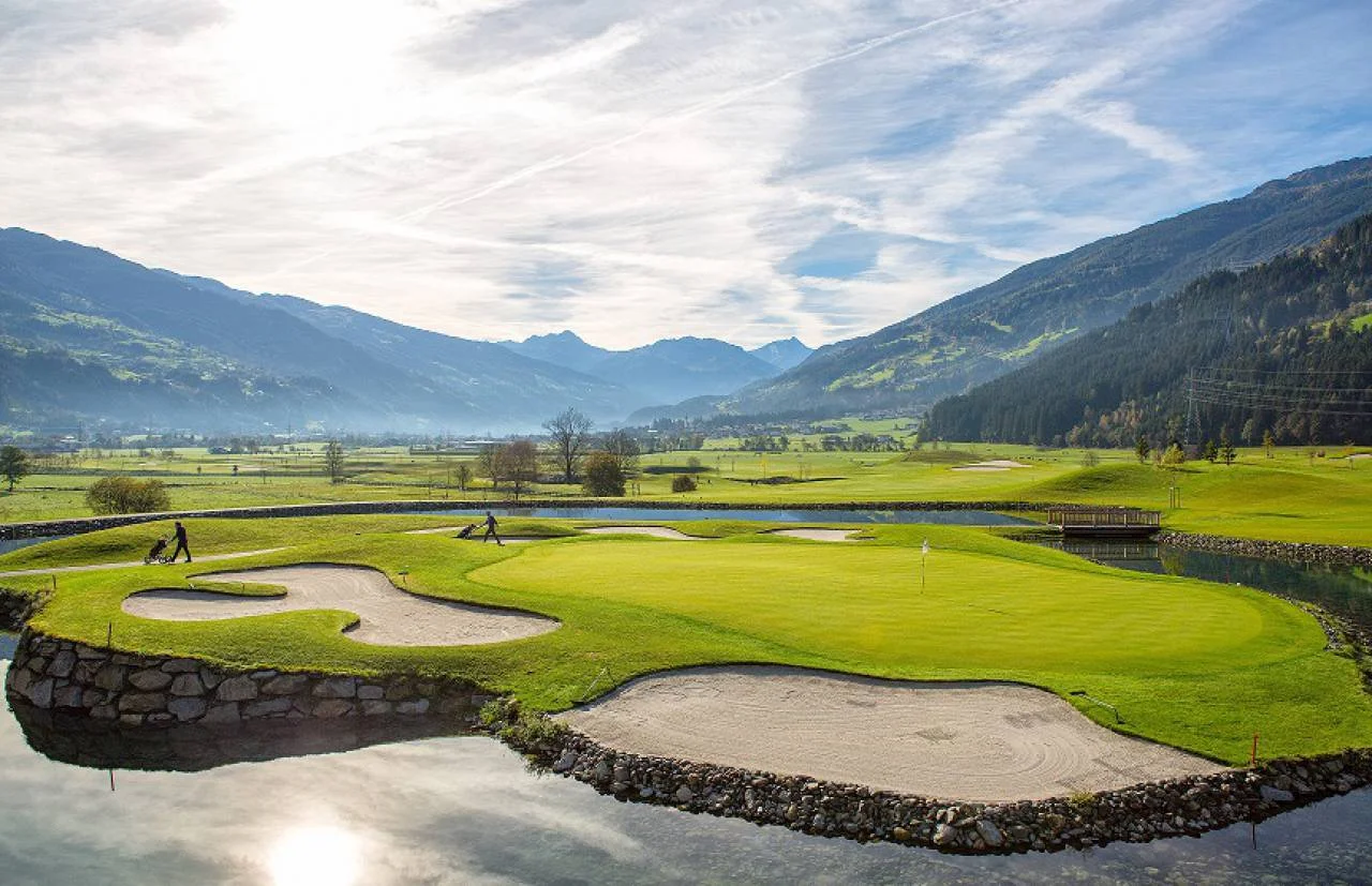 Krásný hotel v Tyrolsku: polopenze plus, neomezený wellness s infinit bazénem a výlety i golf