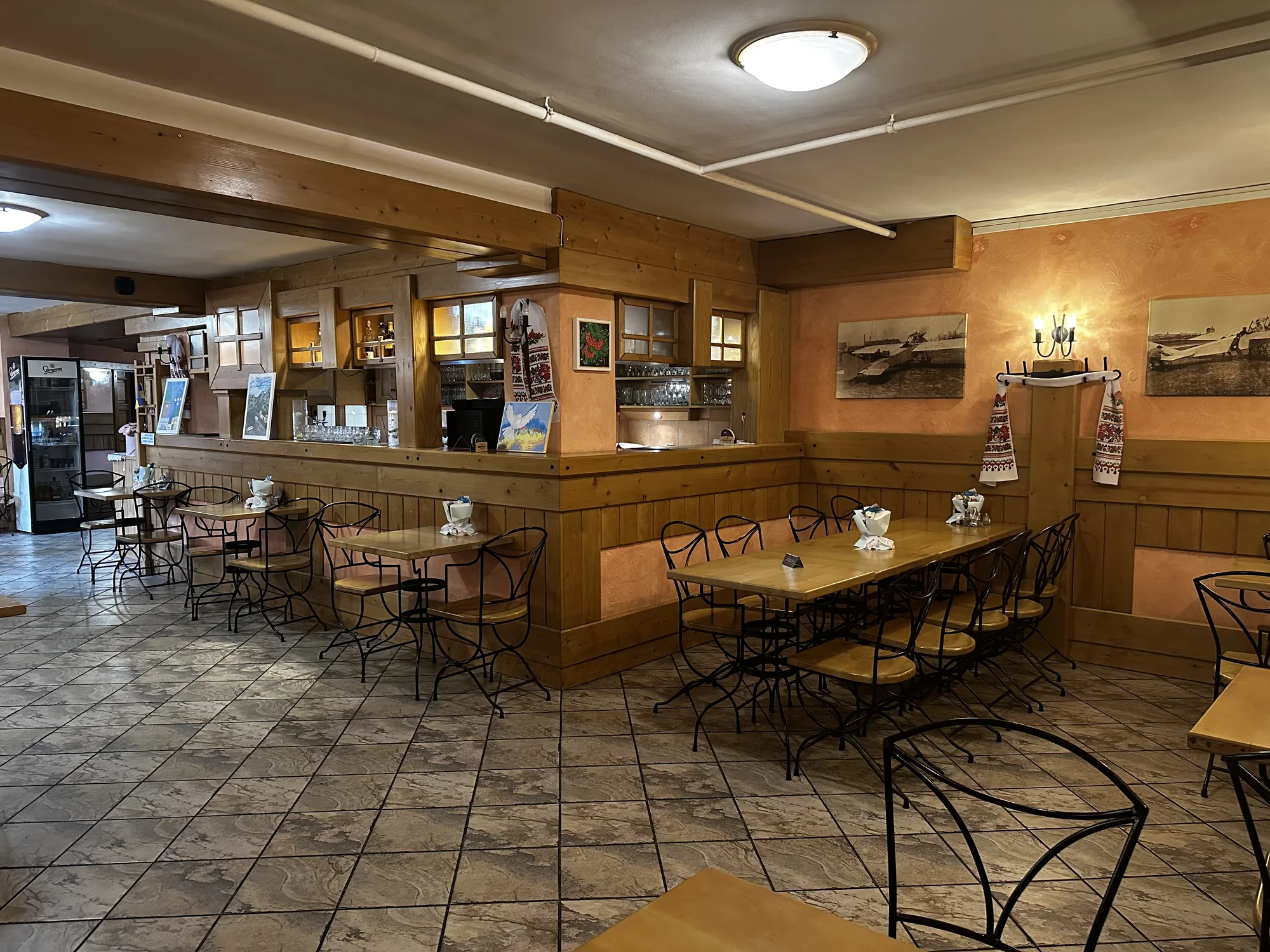 Ukrajina na talíři: degustační menu o 9 chodech pro 2 osoby v tradiční restauraci