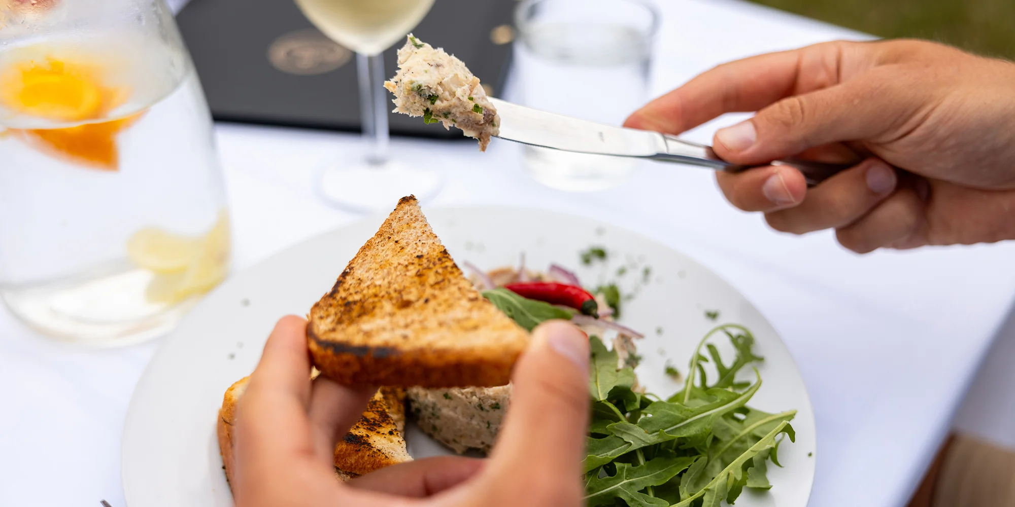 Čtyřchodové menu ve venkovním iglú u Hasištejnu pro 2 či 4 osoby