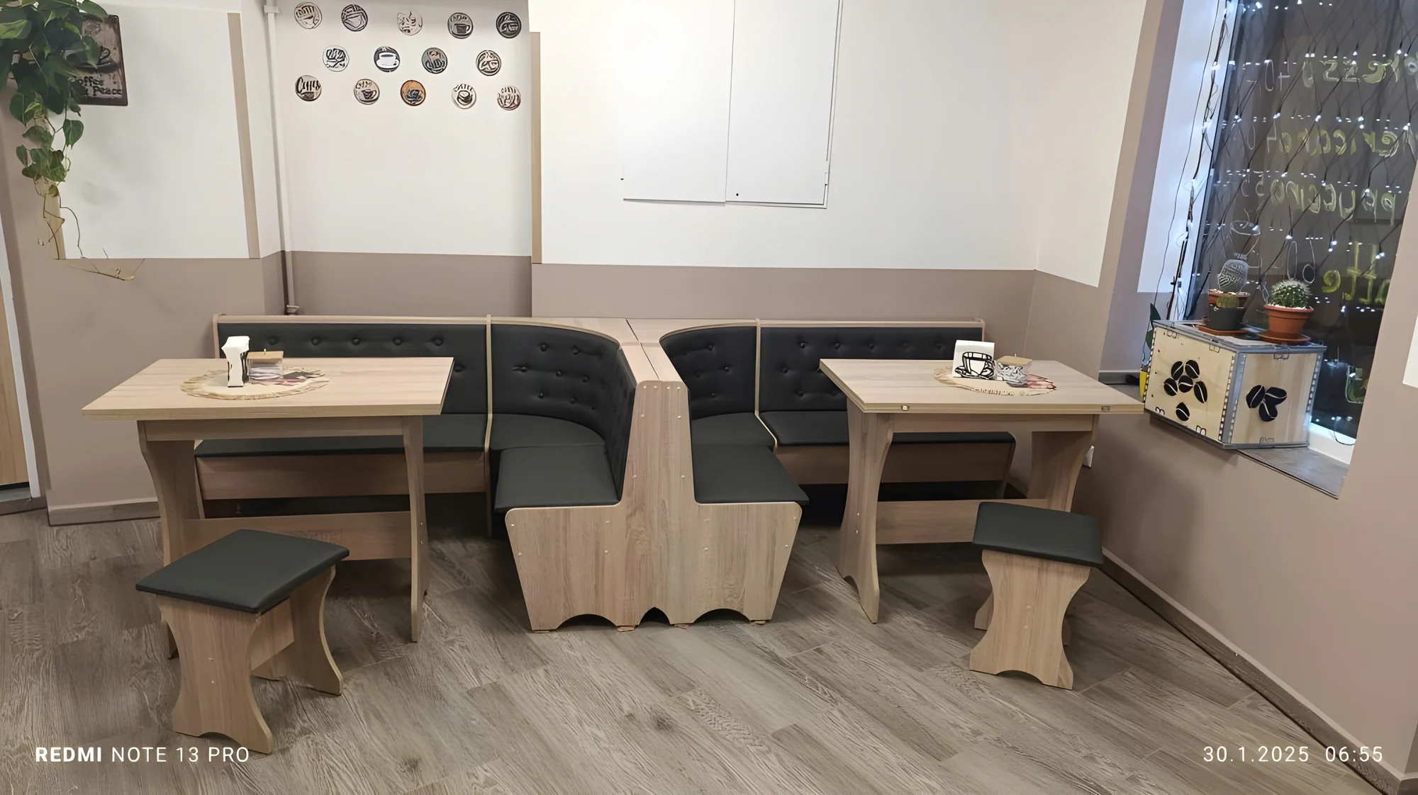 Káva nebo prosecco a cheesecake či skořicový croissant u centra Olomouce