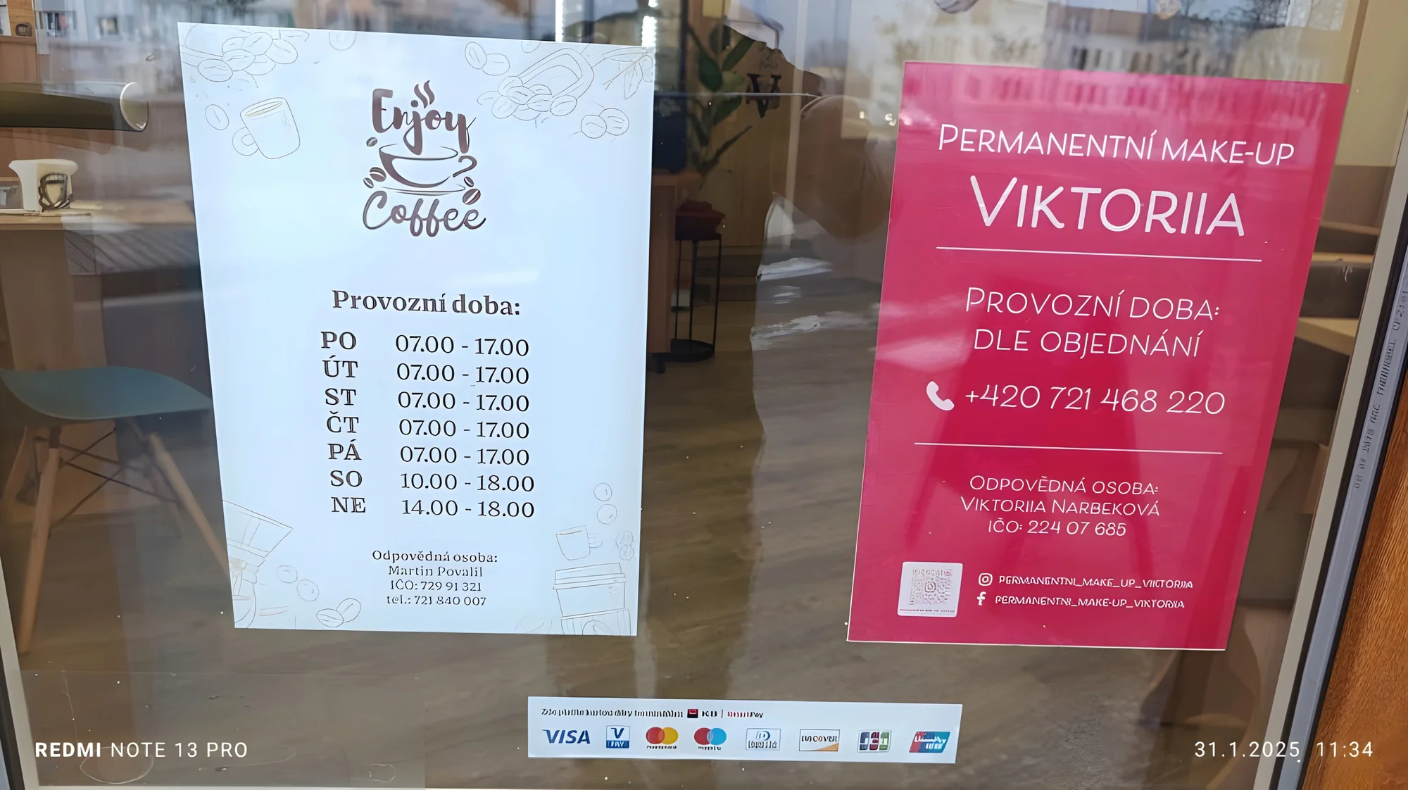 Káva nebo prosecco a cheesecake či skořicový croissant u centra Olomouce