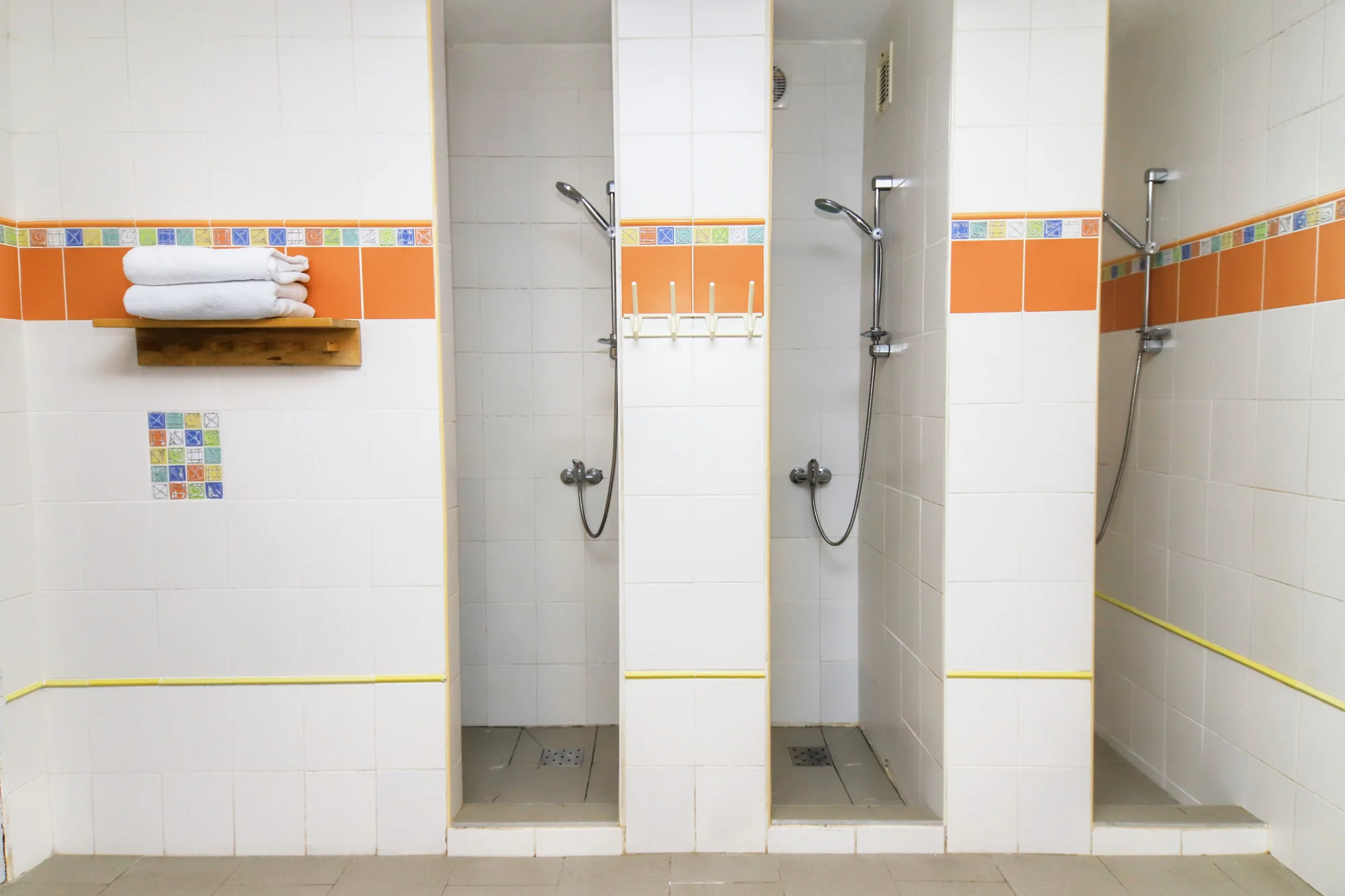 Relax ve finském stylu: neomezený vstup do sauny pro 2 i 4 osoby, venkovní bazének