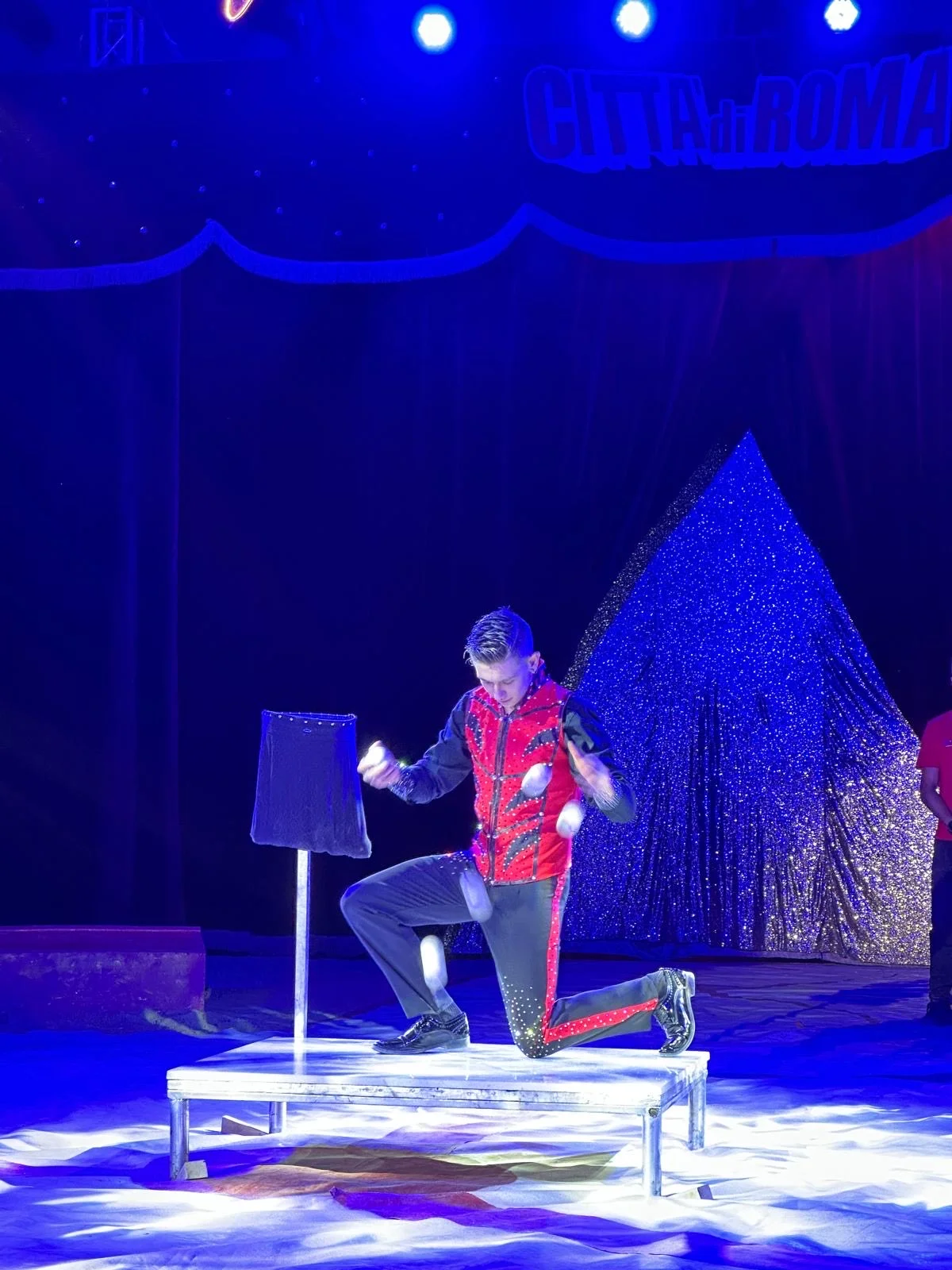 Hurá do Cirkusu Humberto na zbrusu novou show: akrobati, klauni i exotická zvířata v Náchodě